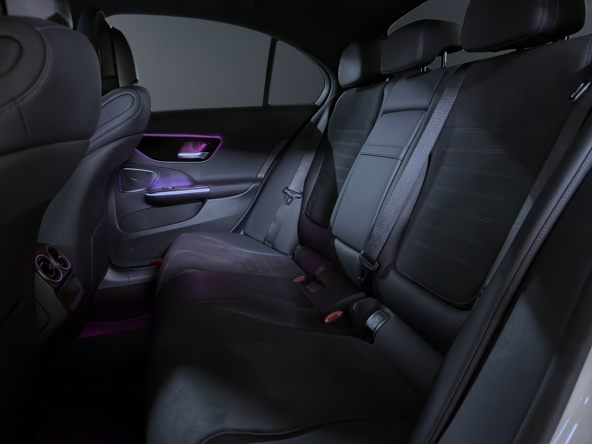 MERCEDES-BENZ C 300 4Matic AMG Line-image-18