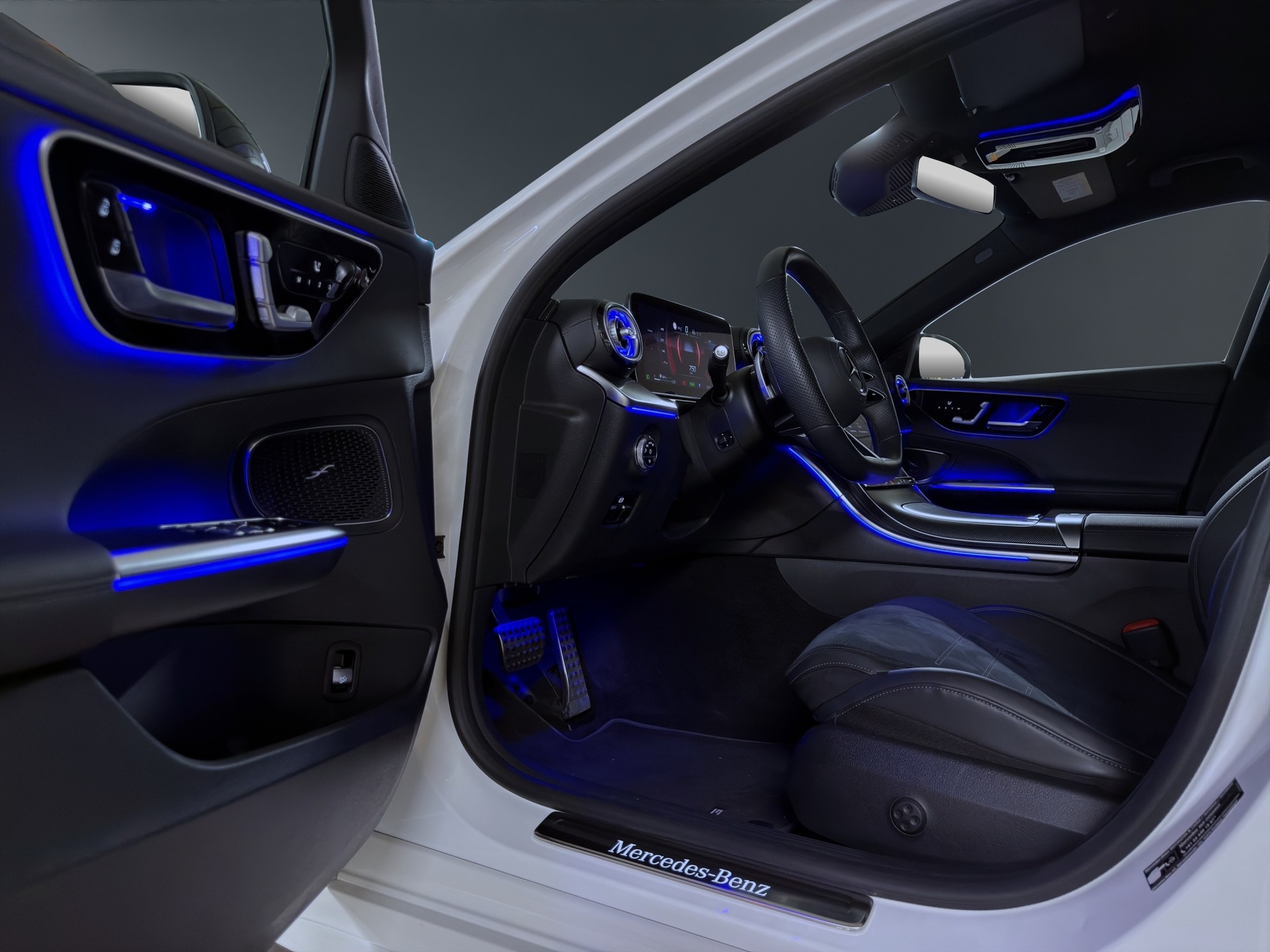 MERCEDES-BENZ C 300 4Matic AMG Line-image-8