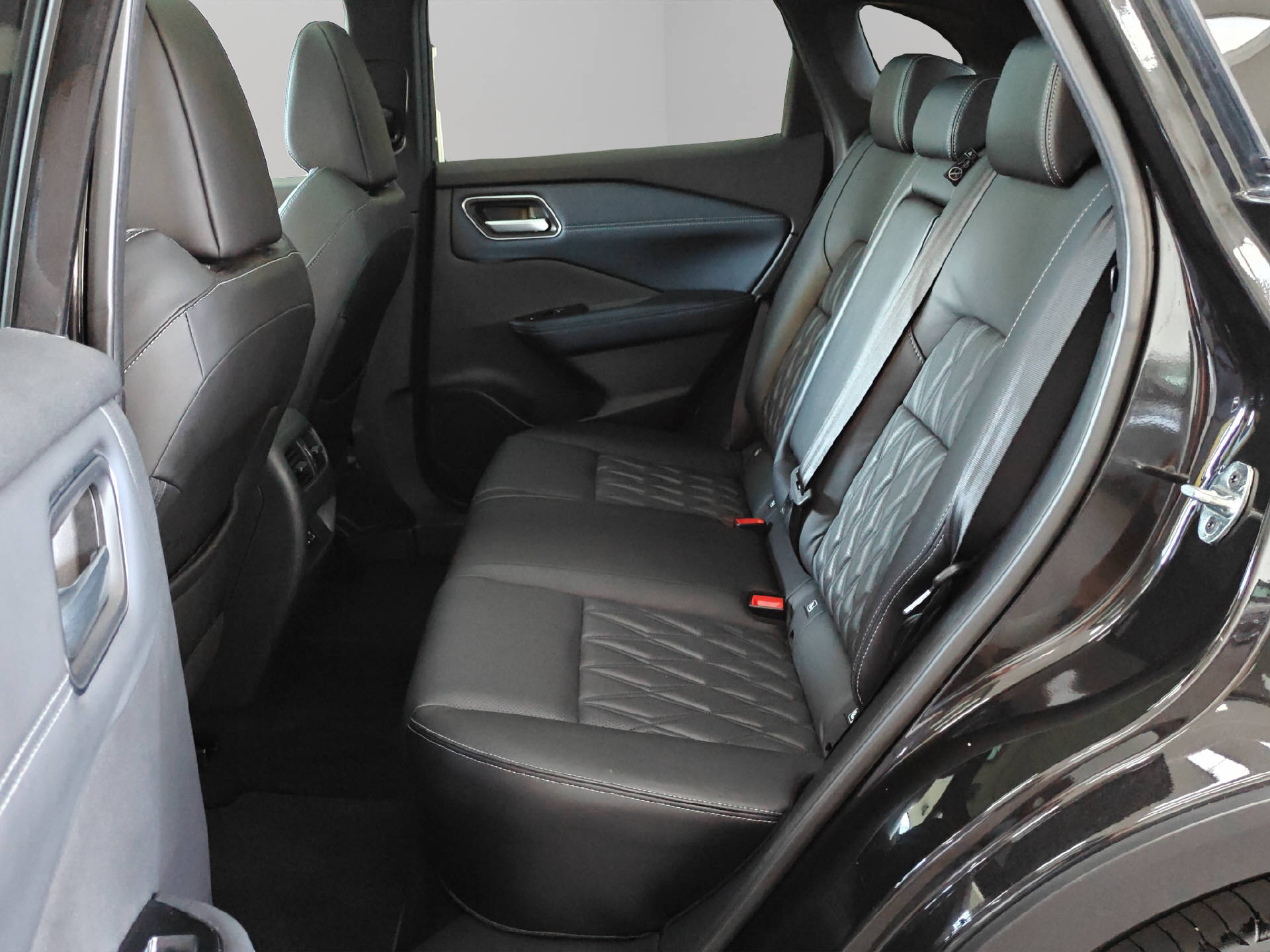 NISSAN Qashqai 1.3 DIG-T Tekna+ 4x4-image-5