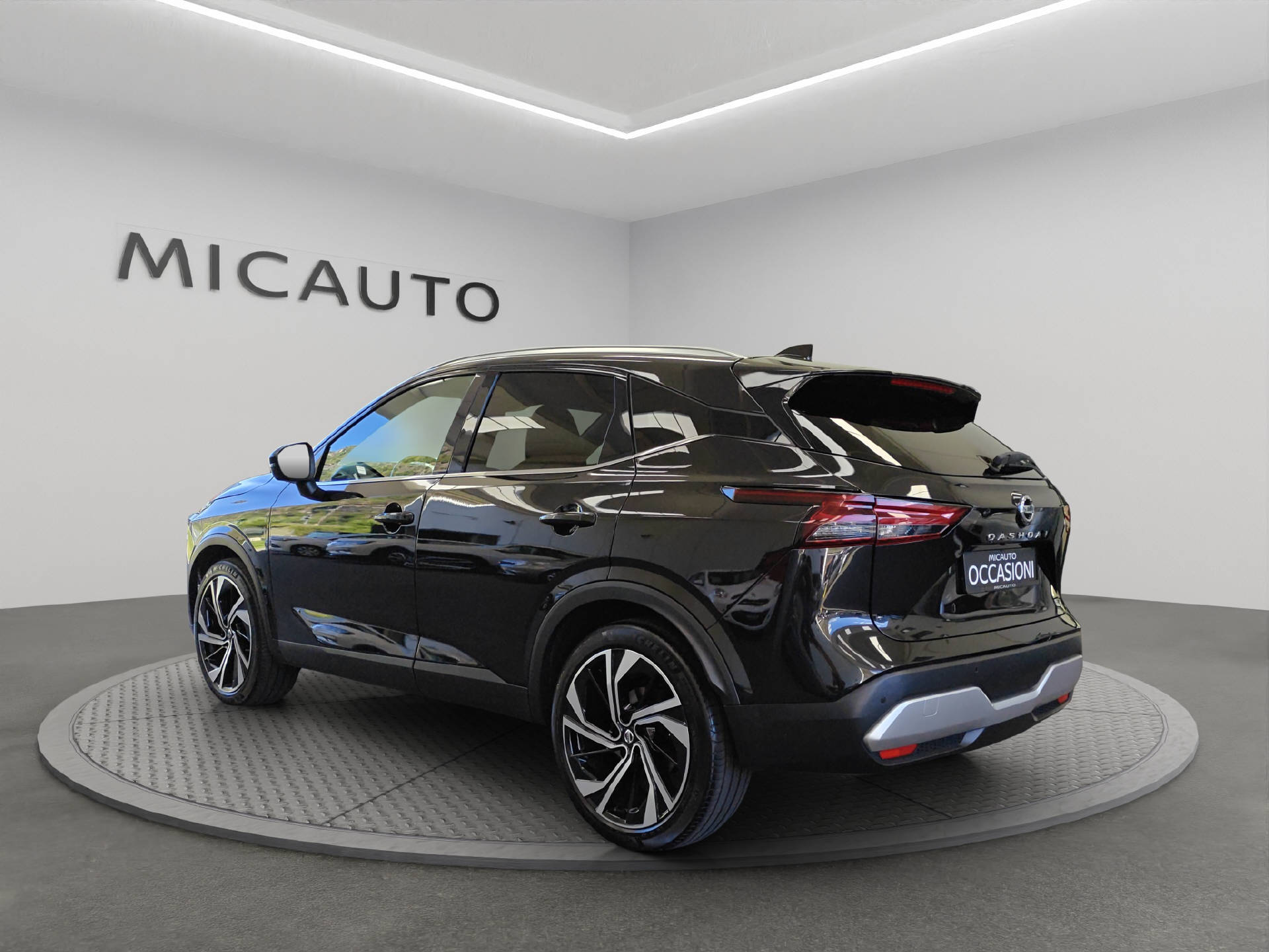 NISSAN Qashqai 1.3 DIG-T Tekna+ 4x4-image-2