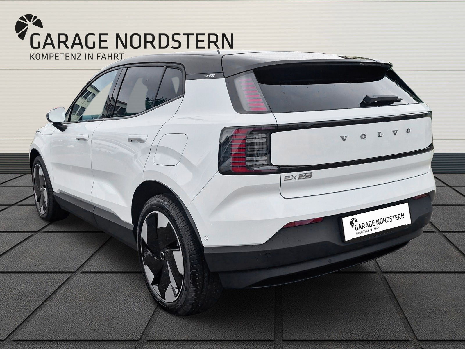 VOLVO EX30 E60 Twin Ultra Performance AWD-image-2