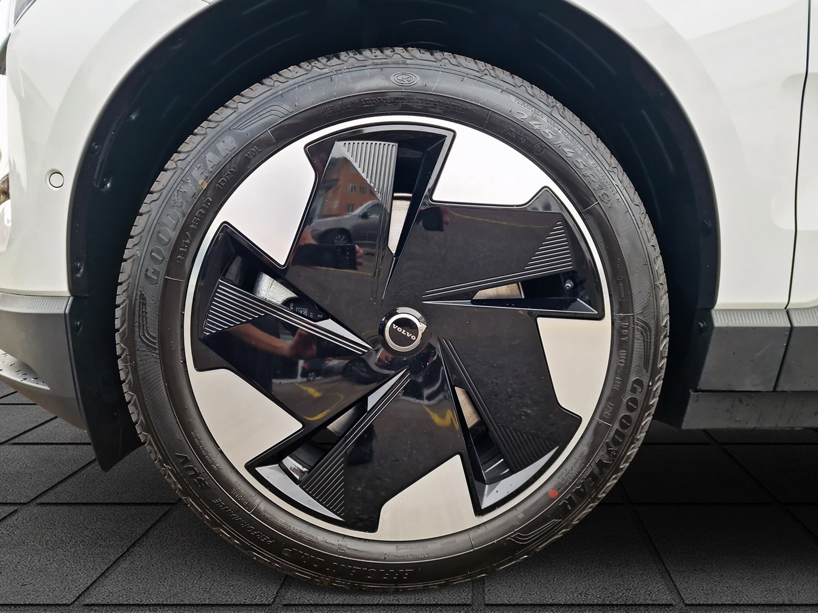 VOLVO EX30 E60 Twin Ultra Performance AWD-image-5