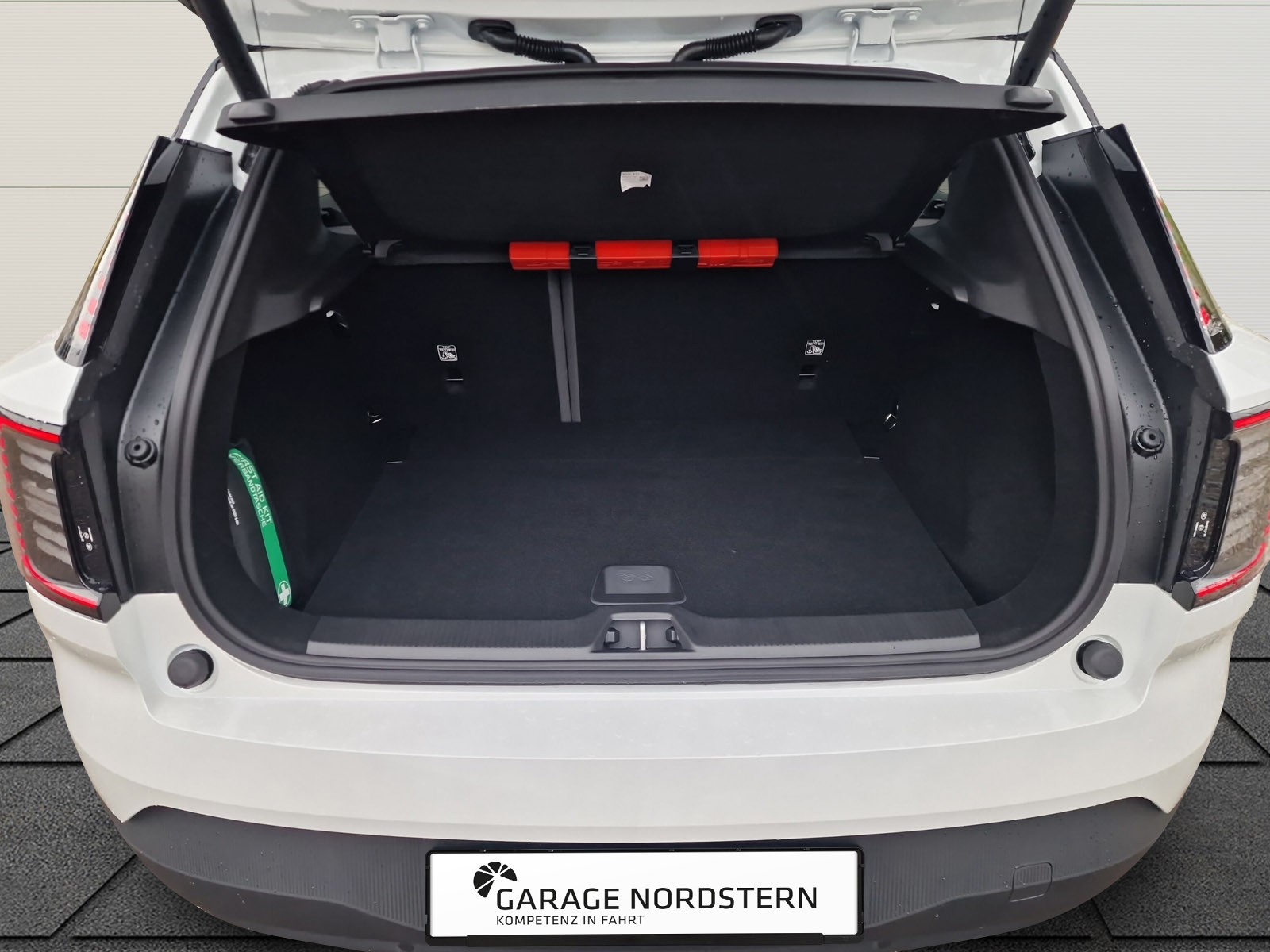 VOLVO EX30 E60 Twin Ultra Performance AWD-image-4