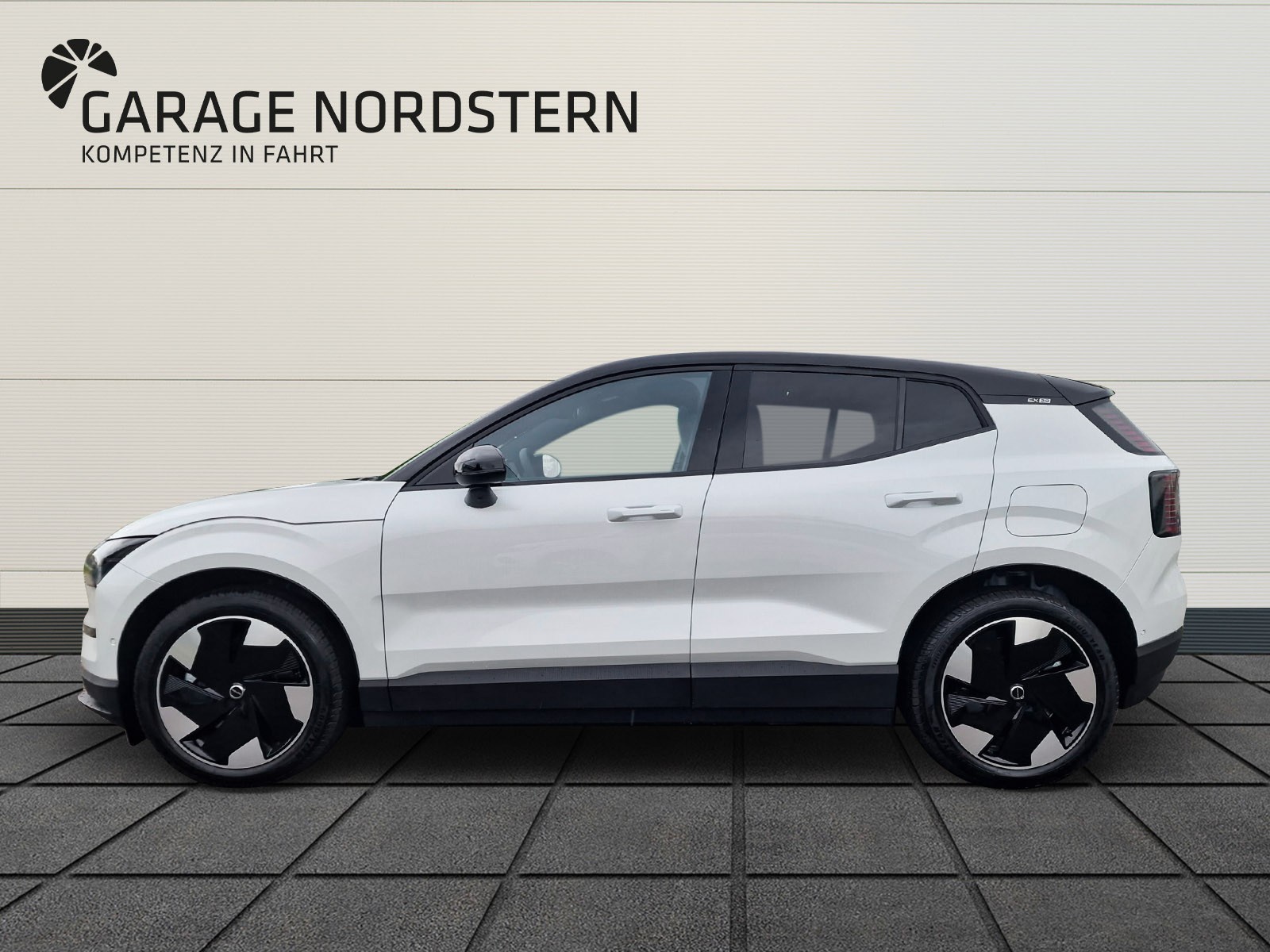 VOLVO EX30 E60 Twin Ultra Performance AWD-image-1