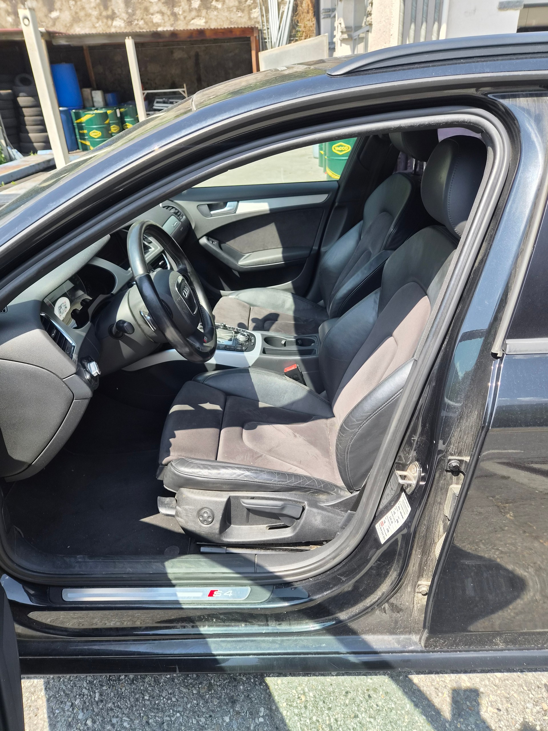 AUDI S4 Avant 3.0 TFSI quattro S-tronic-image-7