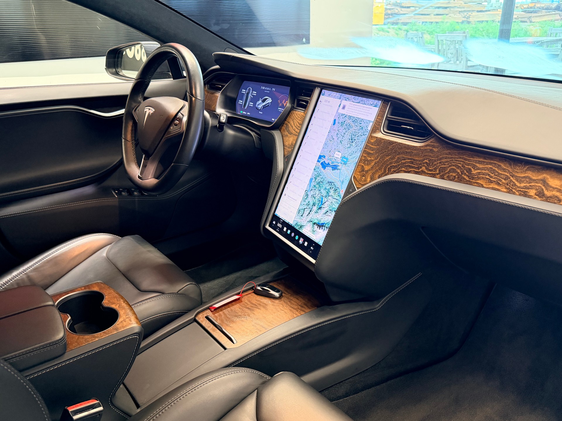TESLA Model S Maximale-Reichweite *Raven*-image-13