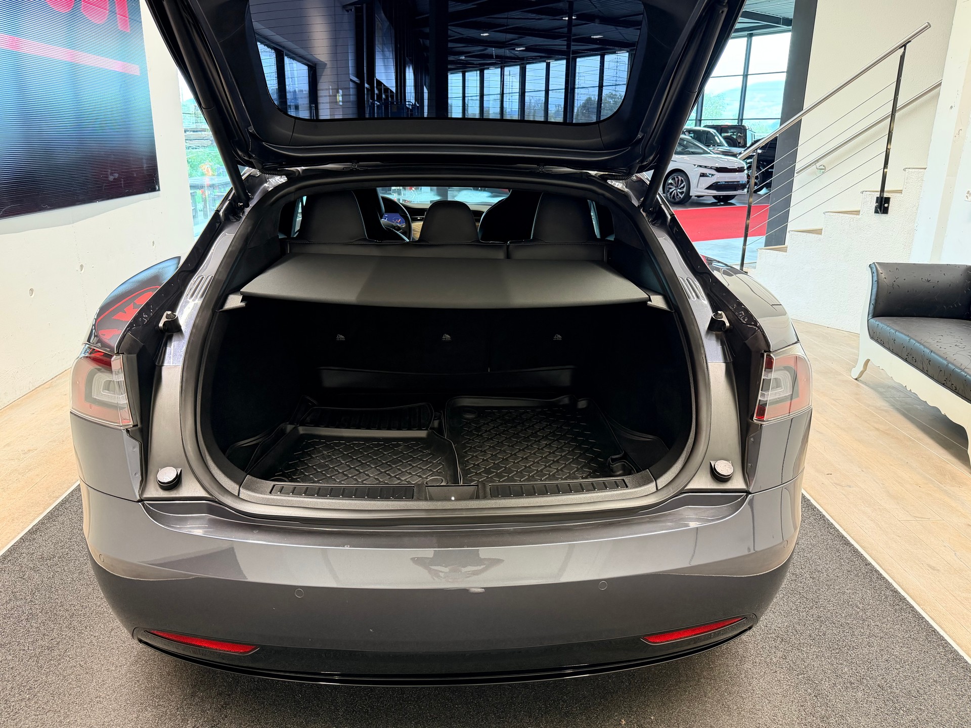 TESLA Model S Maximale-Reichweite *Raven*-image-10