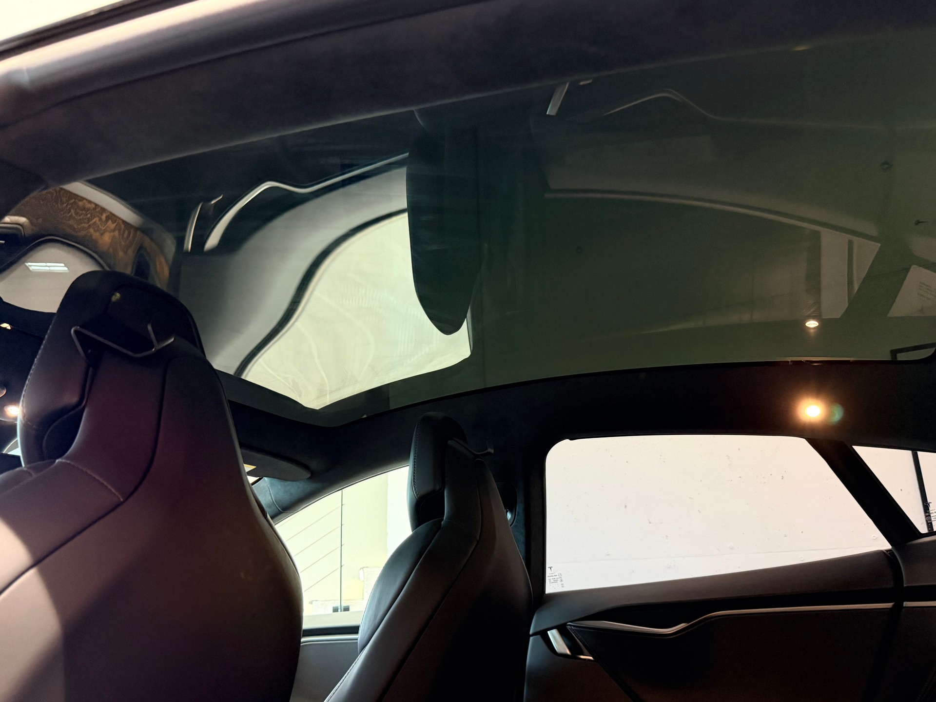 TESLA Model S Maximale-Reichweite *Raven*-image-18