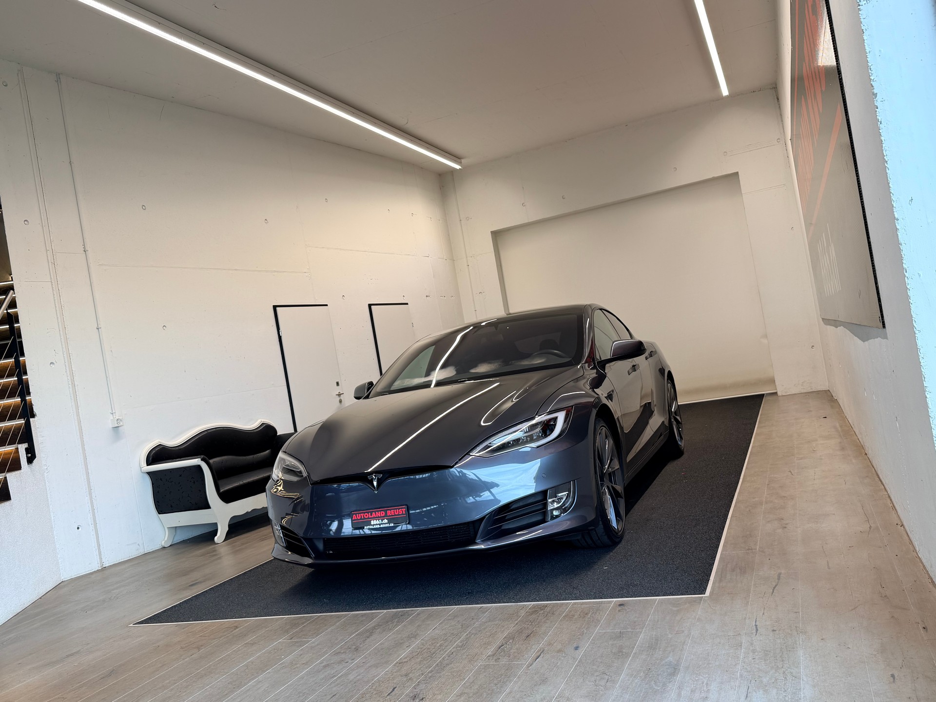 TESLA Model S Maximale-Reichweite *Raven*-image-2