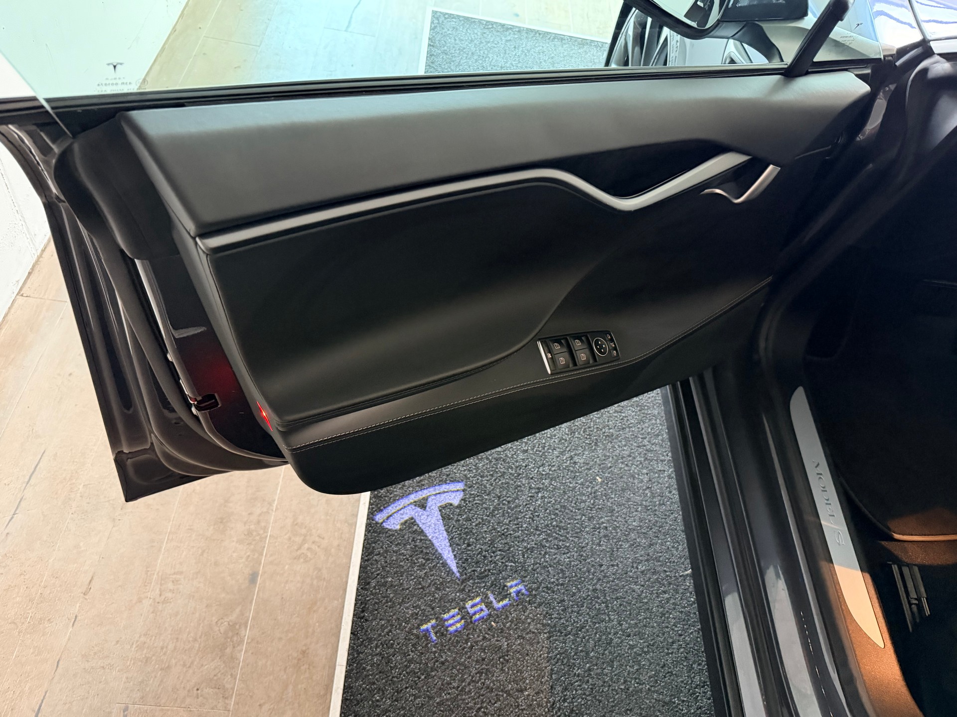 TESLA Model S Maximale-Reichweite *Raven*-image-11