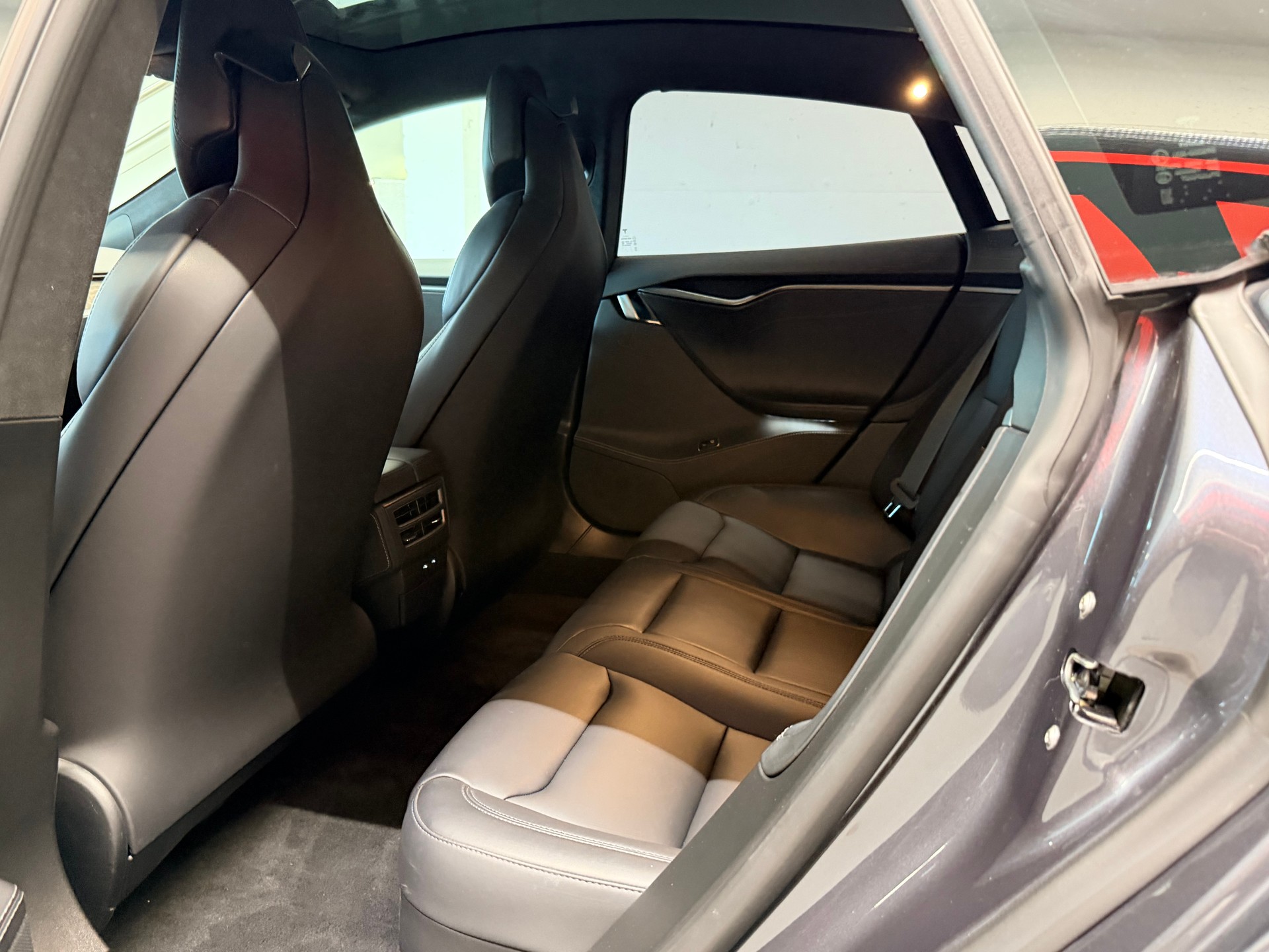 TESLA Model S Maximale-Reichweite *Raven*-image-17