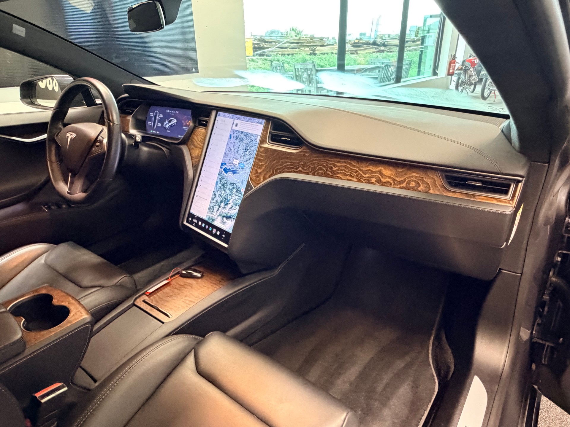 TESLA Model S Maximale-Reichweite *Raven*-image-12