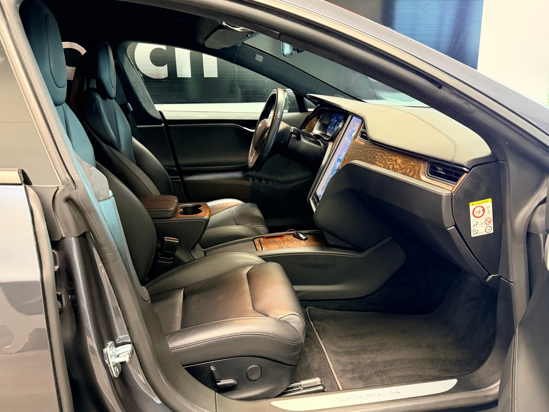 TESLA Model S Maximale-Reichweite *Raven*-image-14