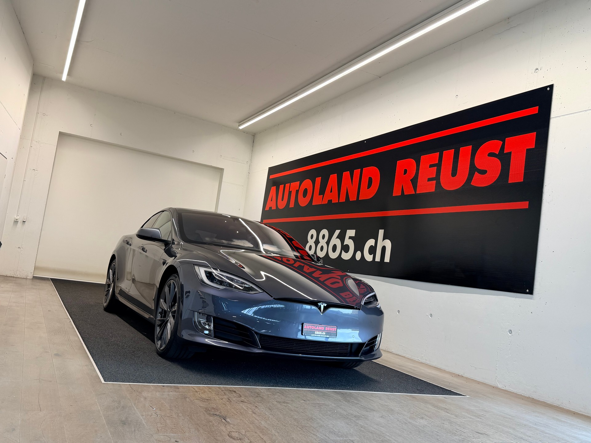 TESLA Model S Maximale-Reichweite *Raven*-image-0