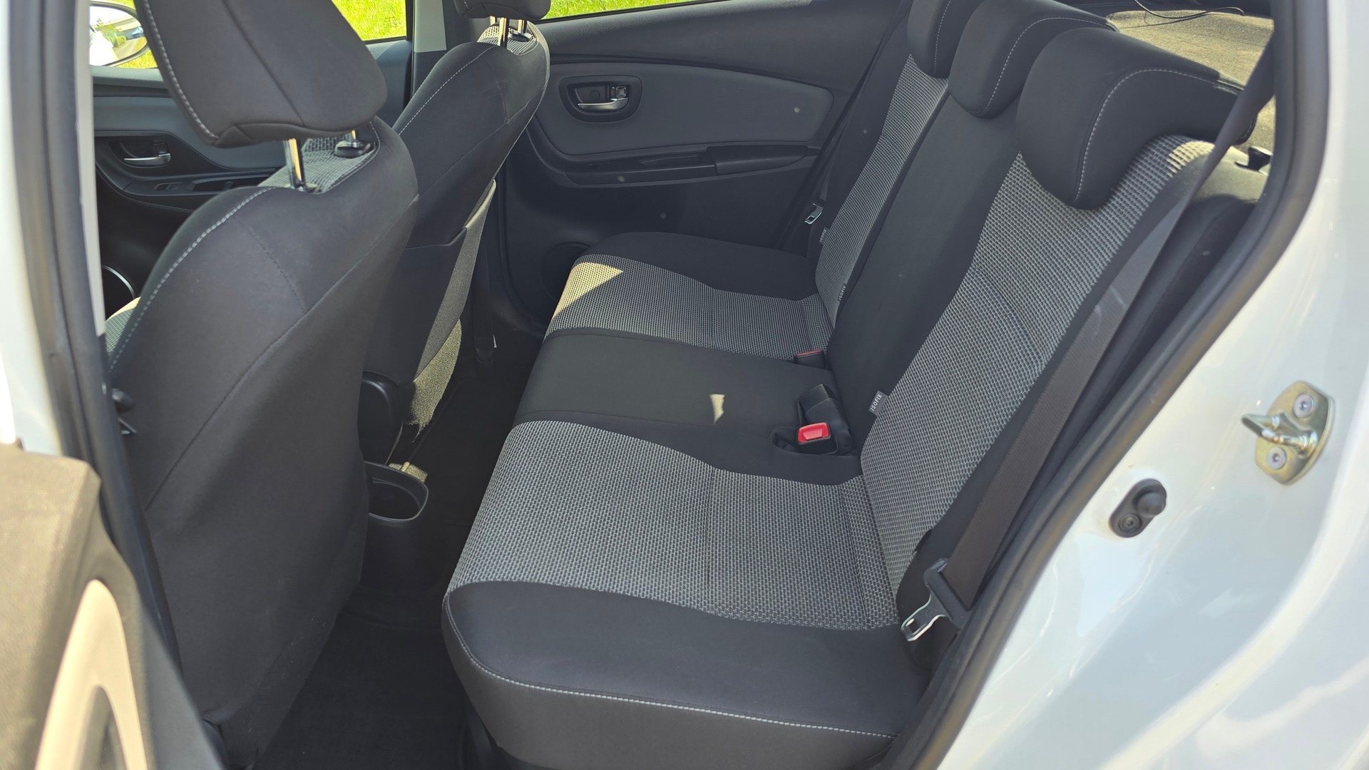 TOYOTA Yaris 1.5 VVT-i Hybrid Trend e-CVT-image-11