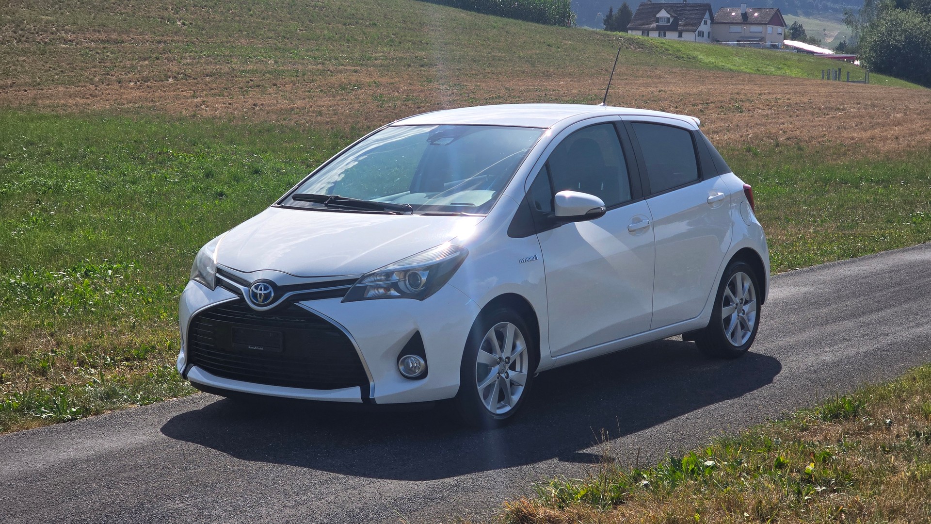 TOYOTA Yaris 1.5 VVT-i Hybrid Trend e-CVT-image-0