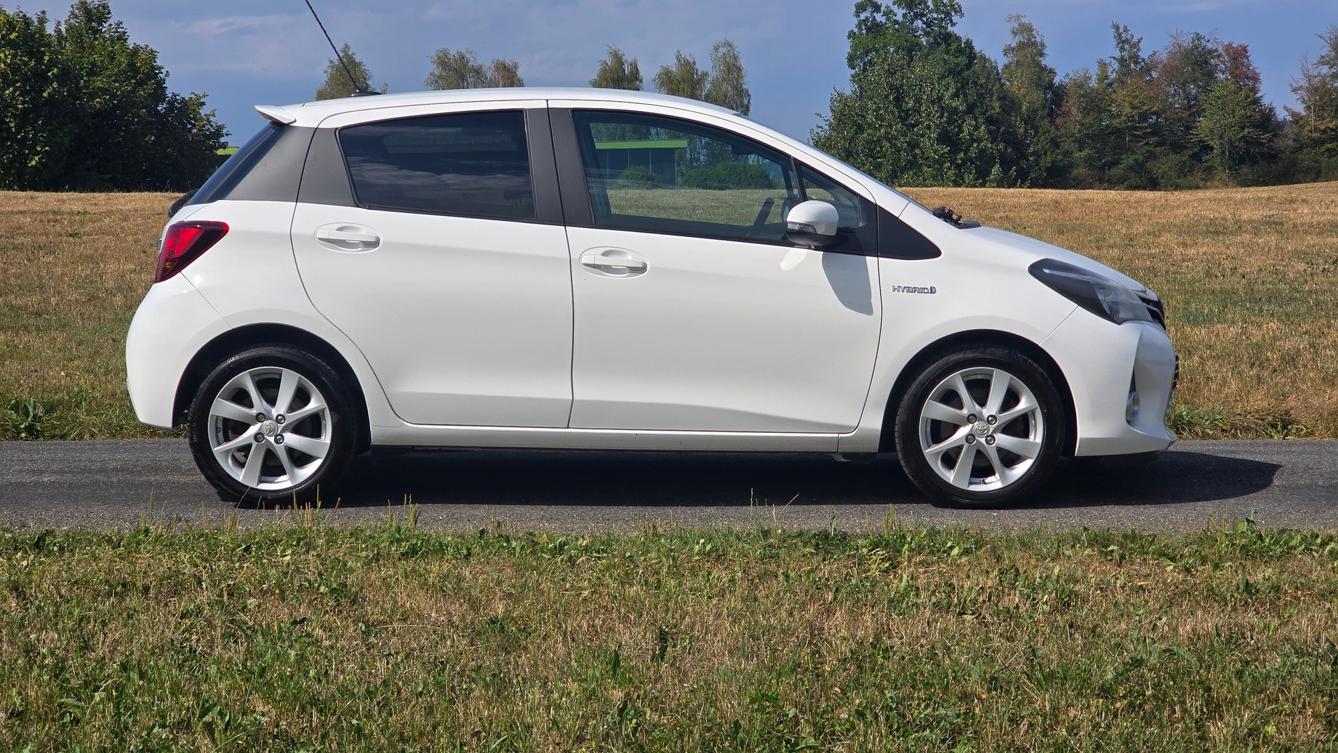 TOYOTA Yaris 1.5 VVT-i Hybrid Trend e-CVT-image-6