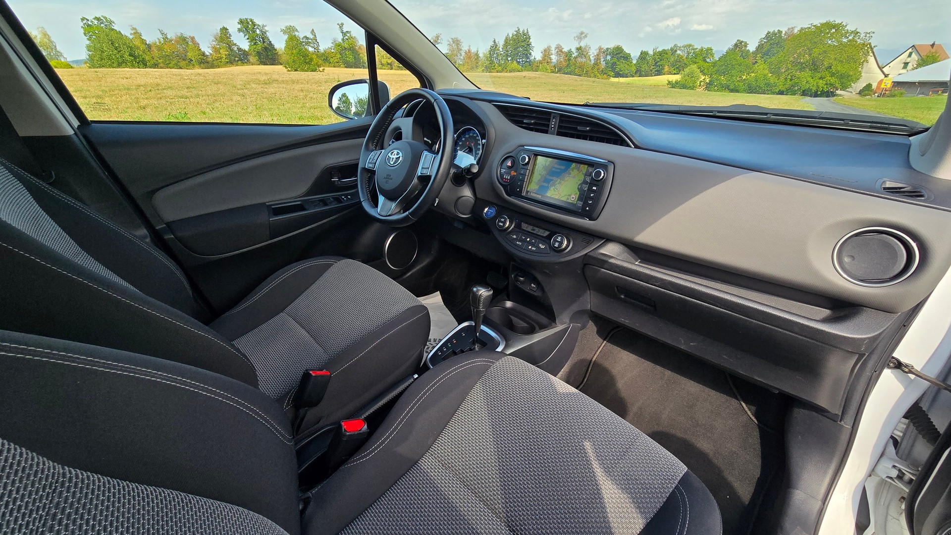 TOYOTA Yaris 1.5 VVT-i Hybrid Trend e-CVT-image-18