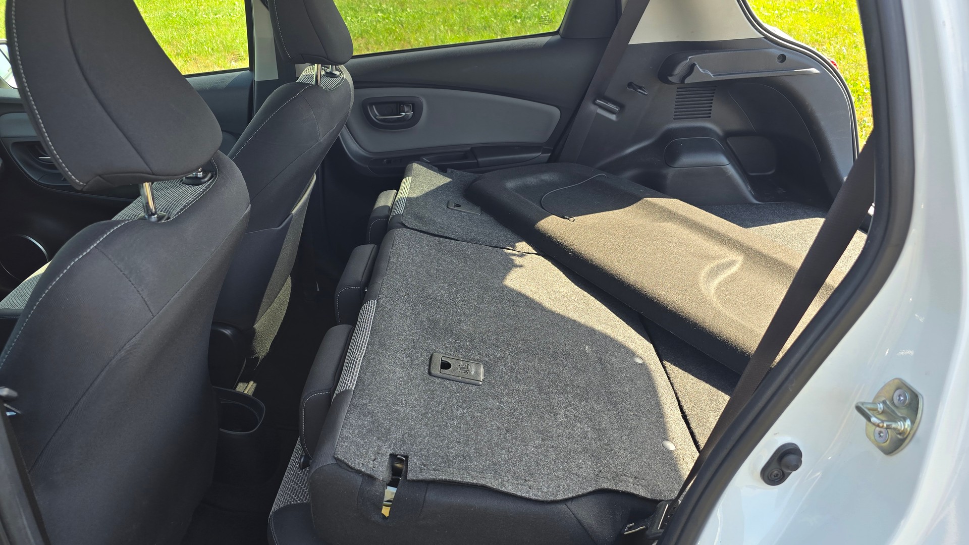 TOYOTA Yaris 1.5 VVT-i Hybrid Trend e-CVT-image-10