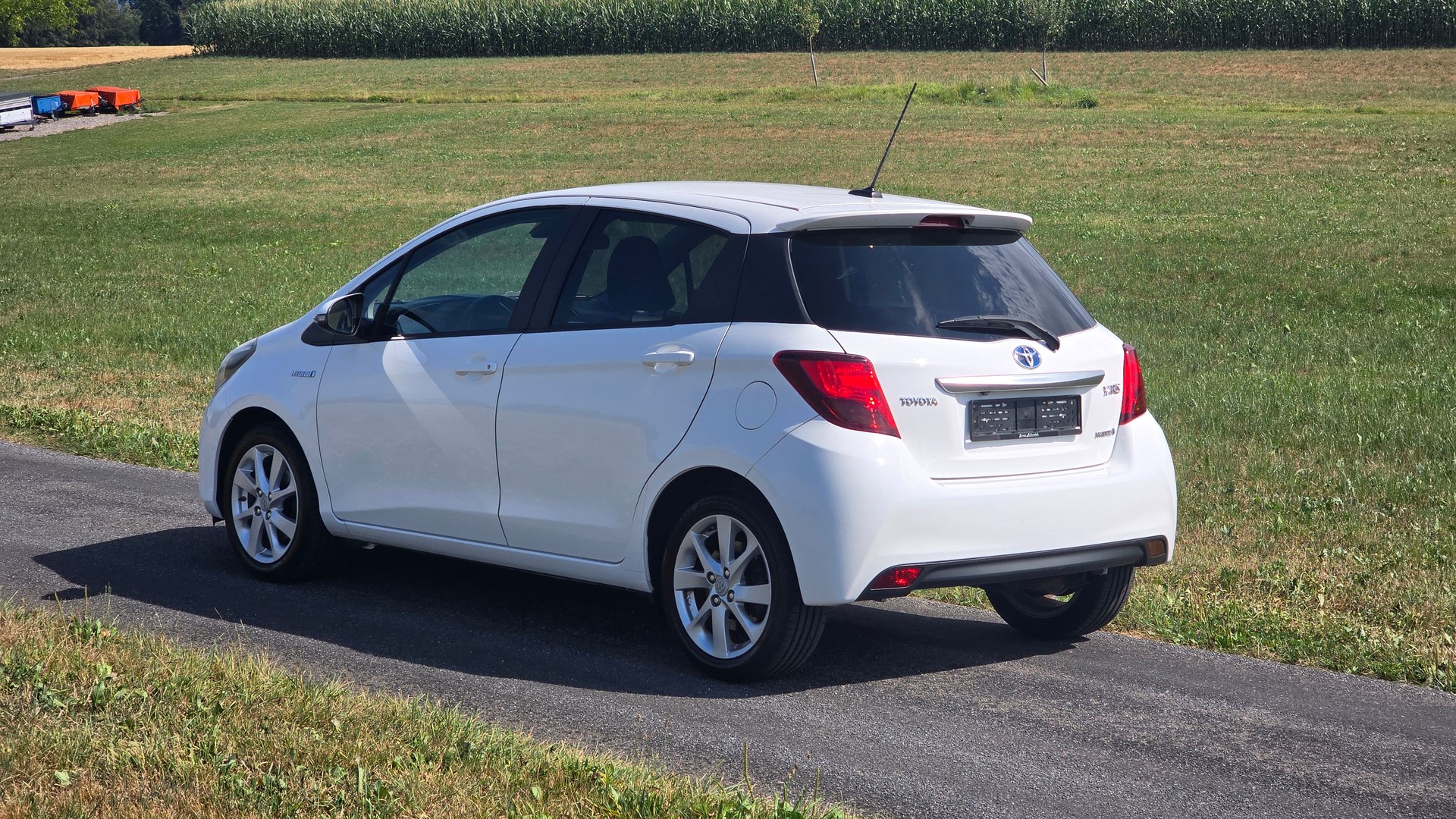 TOYOTA Yaris 1.5 VVT-i Hybrid Trend e-CVT-image-3