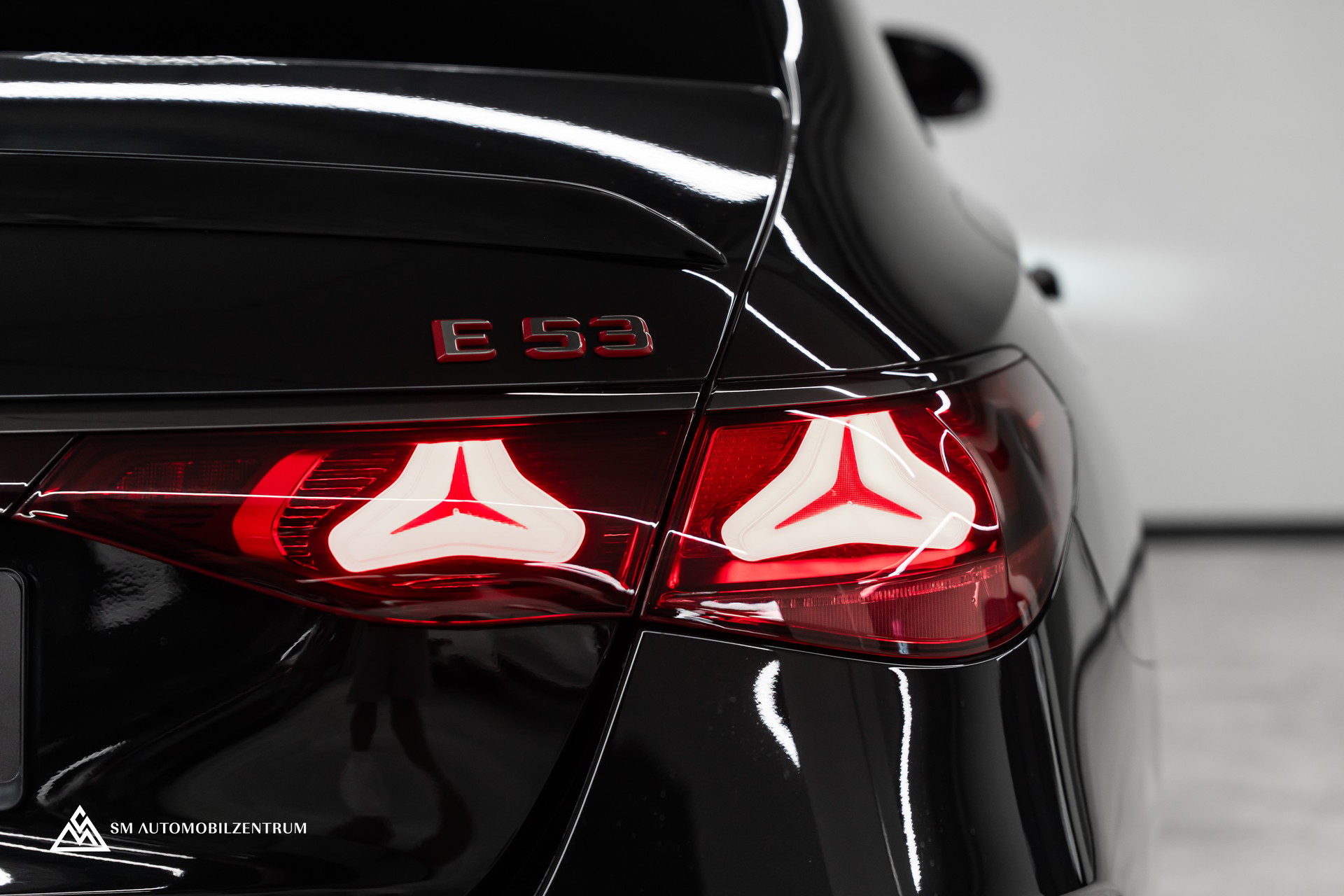 MERCEDES-BENZ E 53 Hybrid AMG 4matic+ 9G-Tronic / 360° / Burmester / Night Paket II / AHK-image-12