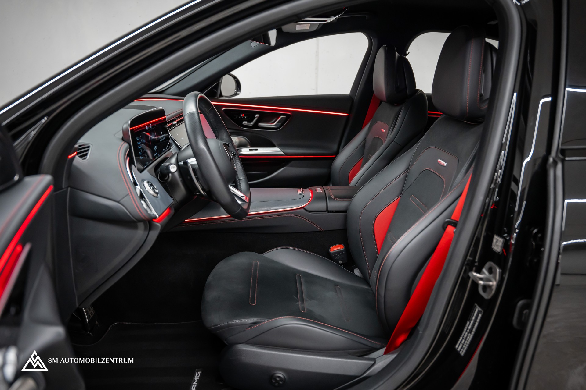 MERCEDES-BENZ E 53 Hybrid AMG 4matic+ 9G-Tronic / 360° / Burmester / Night Paket II / AHK-image-18