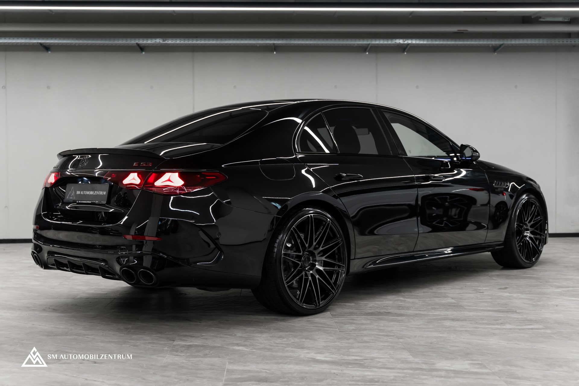 MERCEDES-BENZ E 53 Hybrid AMG 4matic+ 9G-Tronic / 360° / Burmester / Night Paket II / AHK-image-6