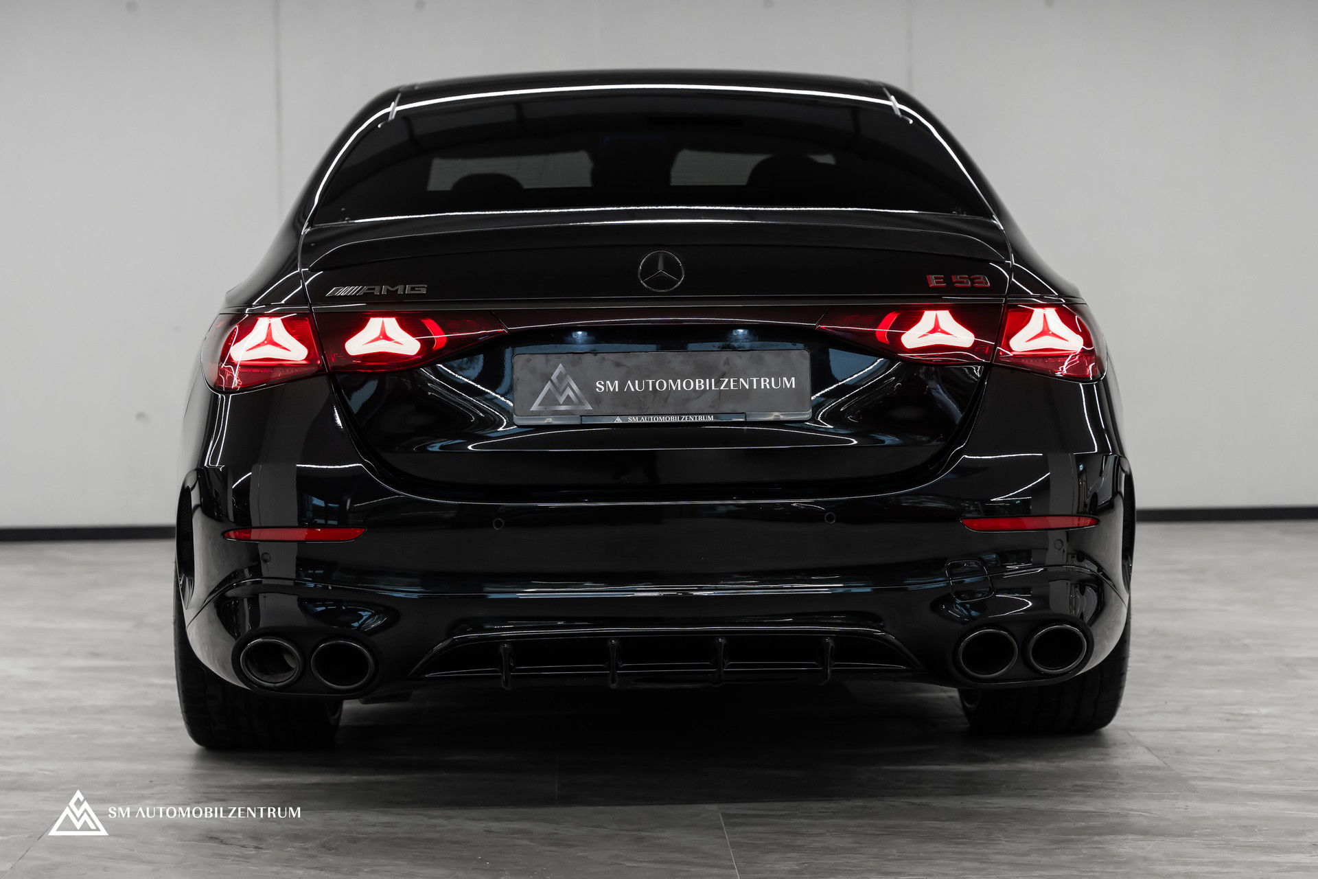 MERCEDES-BENZ E 53 Hybrid AMG 4matic+ 9G-Tronic / 360° / Burmester / Night Paket II / AHK-image-44