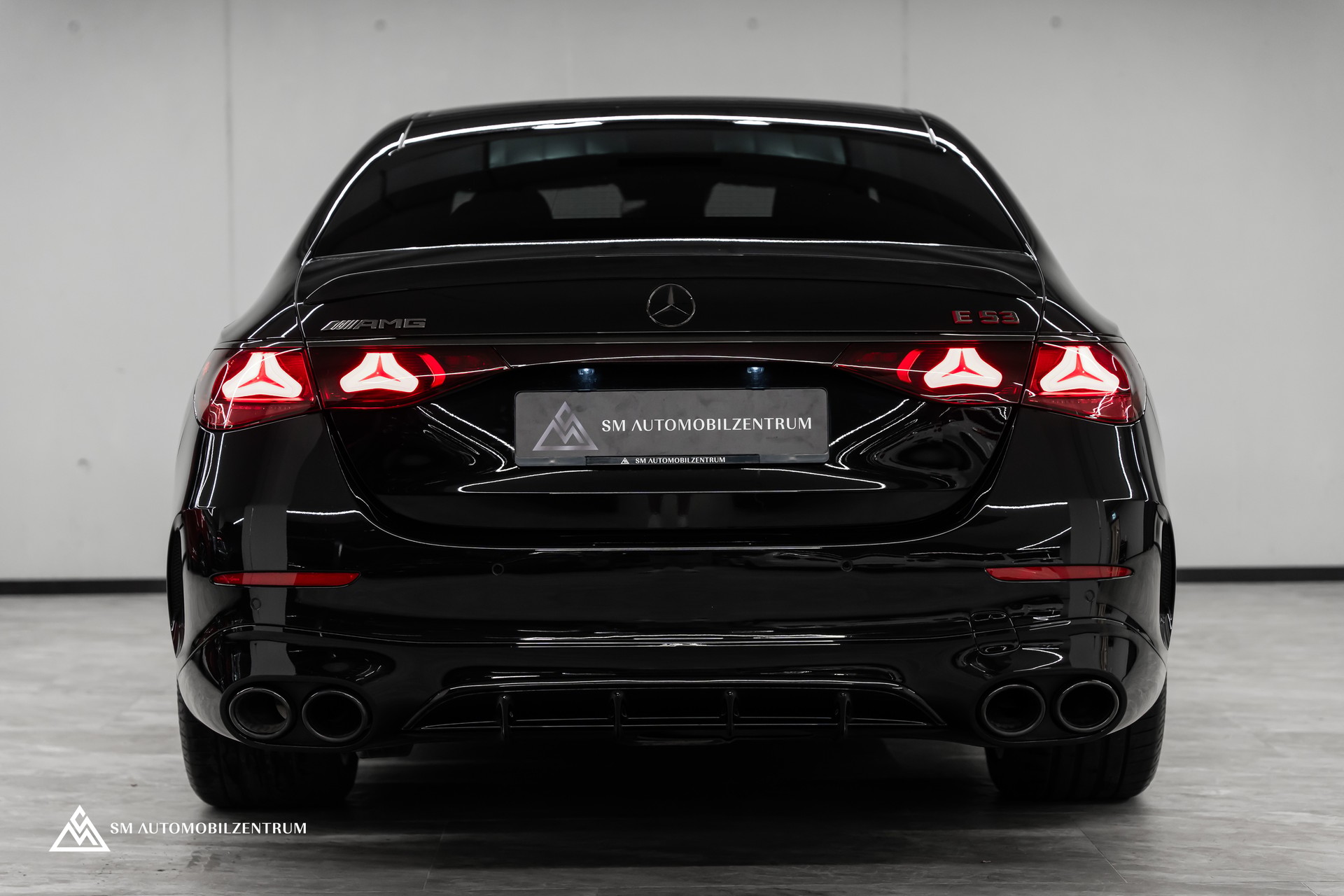 MERCEDES-BENZ E 53 Hybrid AMG 4matic+ 9G-Tronic / 360° / Burmester / Night Paket II / AHK-image-11