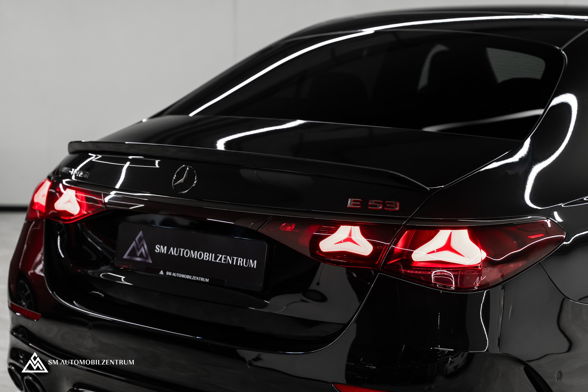 MERCEDES-BENZ E 53 Hybrid AMG 4matic+ 9G-Tronic / 360° / Burmester / Night Paket II / AHK-image-10