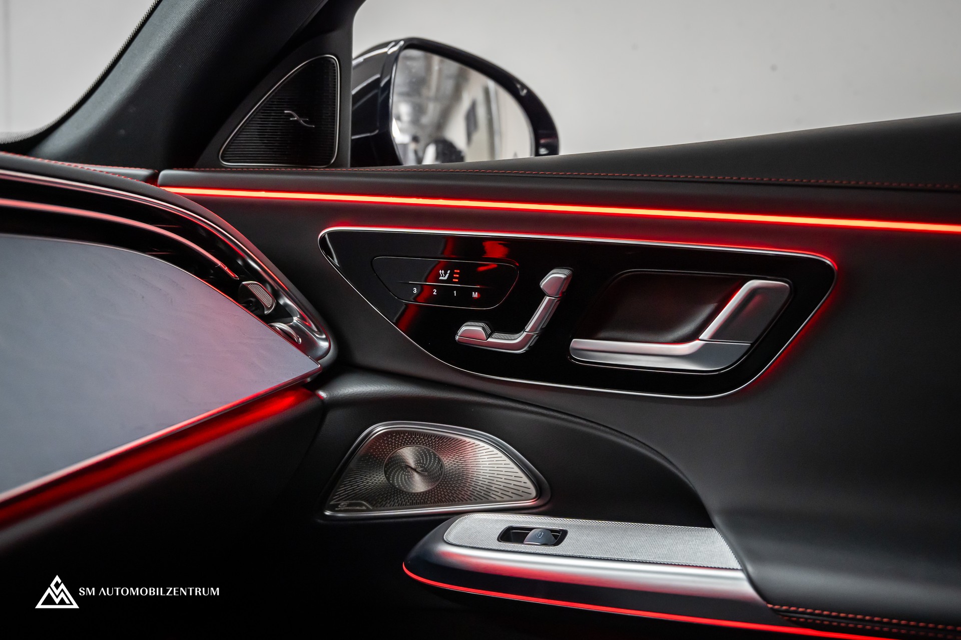 MERCEDES-BENZ E 53 Hybrid AMG 4matic+ 9G-Tronic / 360° / Burmester / Night Paket II / AHK-image-21