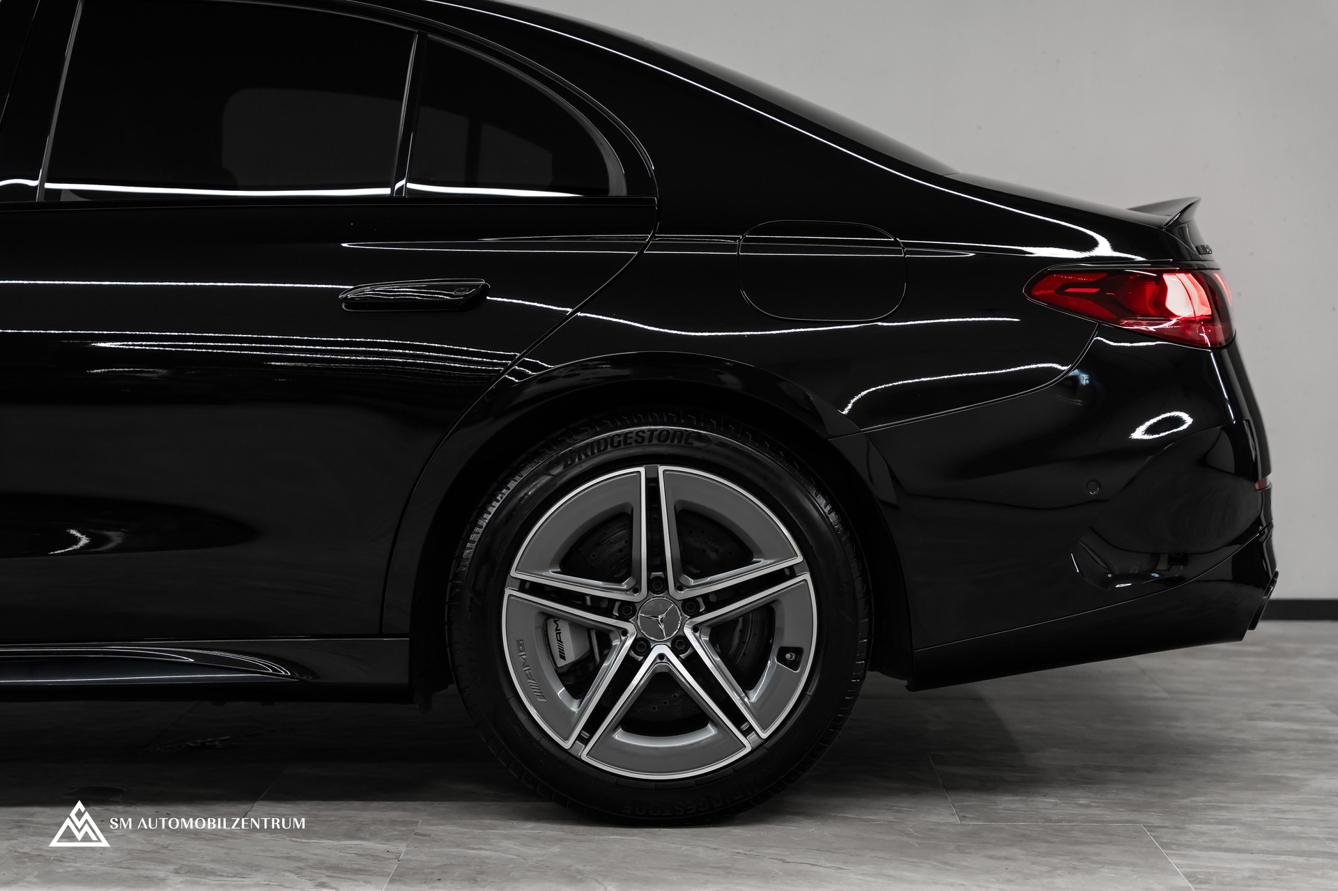 MERCEDES-BENZ E 53 Hybrid AMG 4matic+ 9G-Tronic / 360° / Burmester / Night Paket II / AHK-image-7