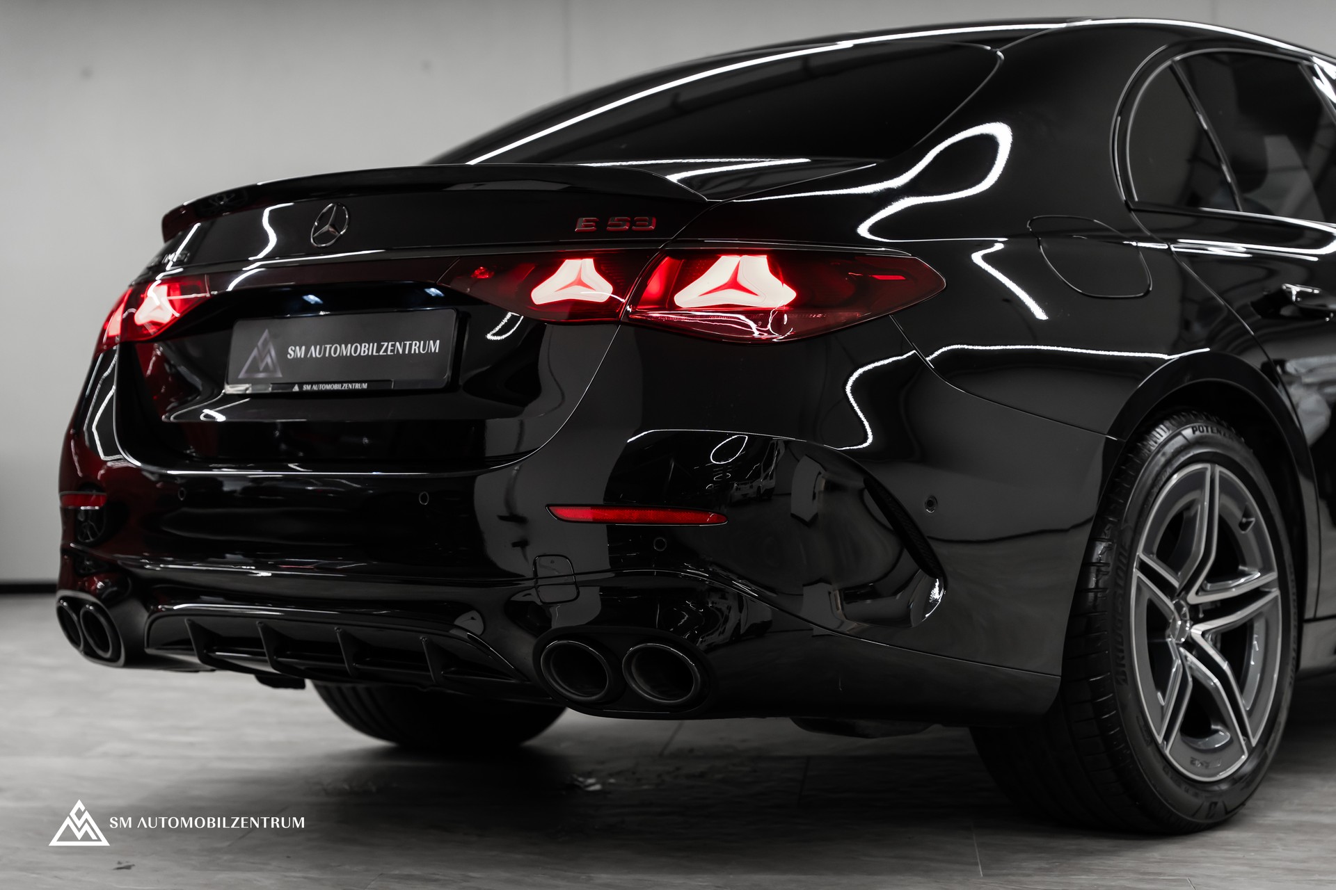 MERCEDES-BENZ E 53 Hybrid AMG 4matic+ 9G-Tronic / 360° / Burmester / Night Paket II / AHK-image-9