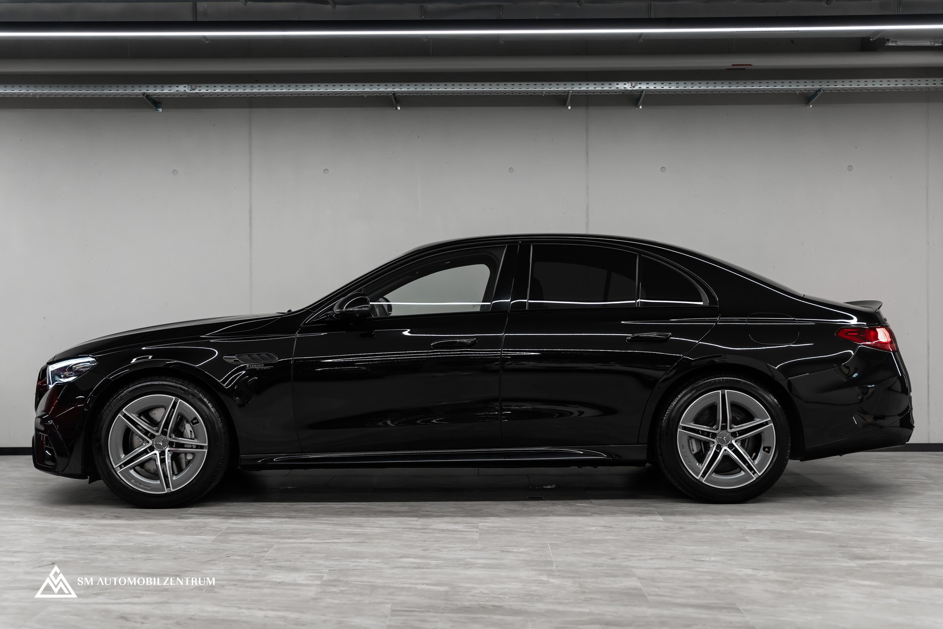 MERCEDES-BENZ E 53 Hybrid AMG 4matic+ 9G-Tronic / 360° / Burmester / Night Paket II / AHK-image-5
