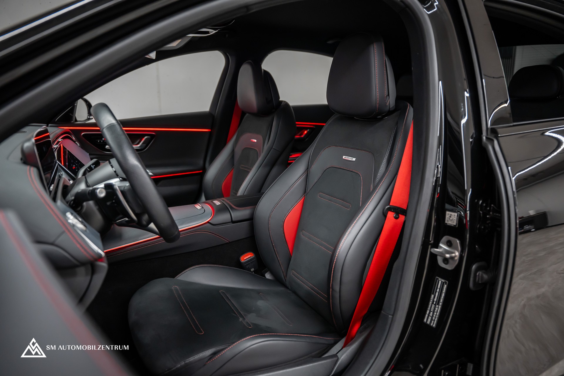 MERCEDES-BENZ E 53 Hybrid AMG 4matic+ 9G-Tronic / 360° / Burmester / Night Paket II / AHK-image-19