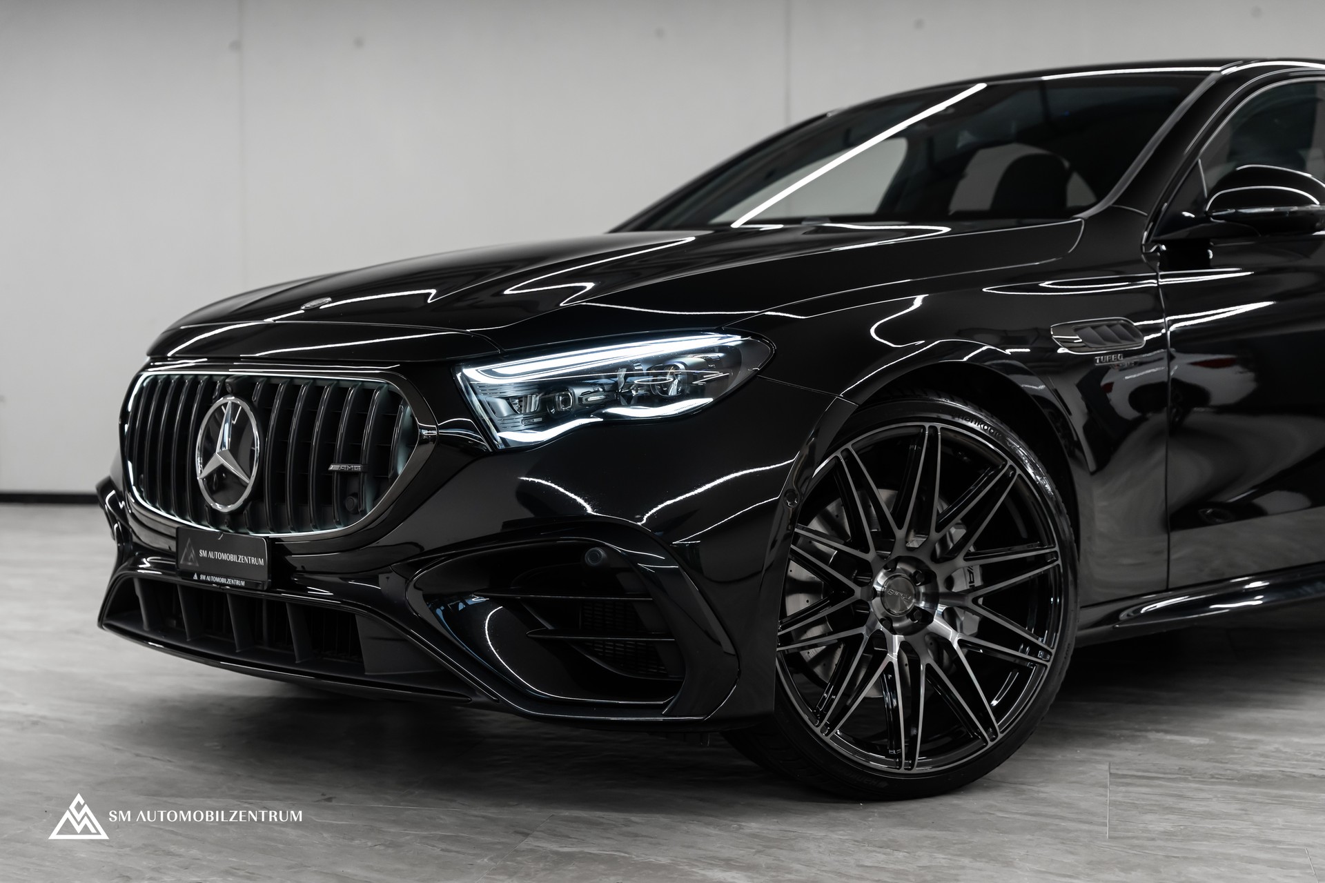 MERCEDES-BENZ E 53 Hybrid AMG 4matic+ 9G-Tronic / 360° / Burmester / Night Paket II / AHK-image-4