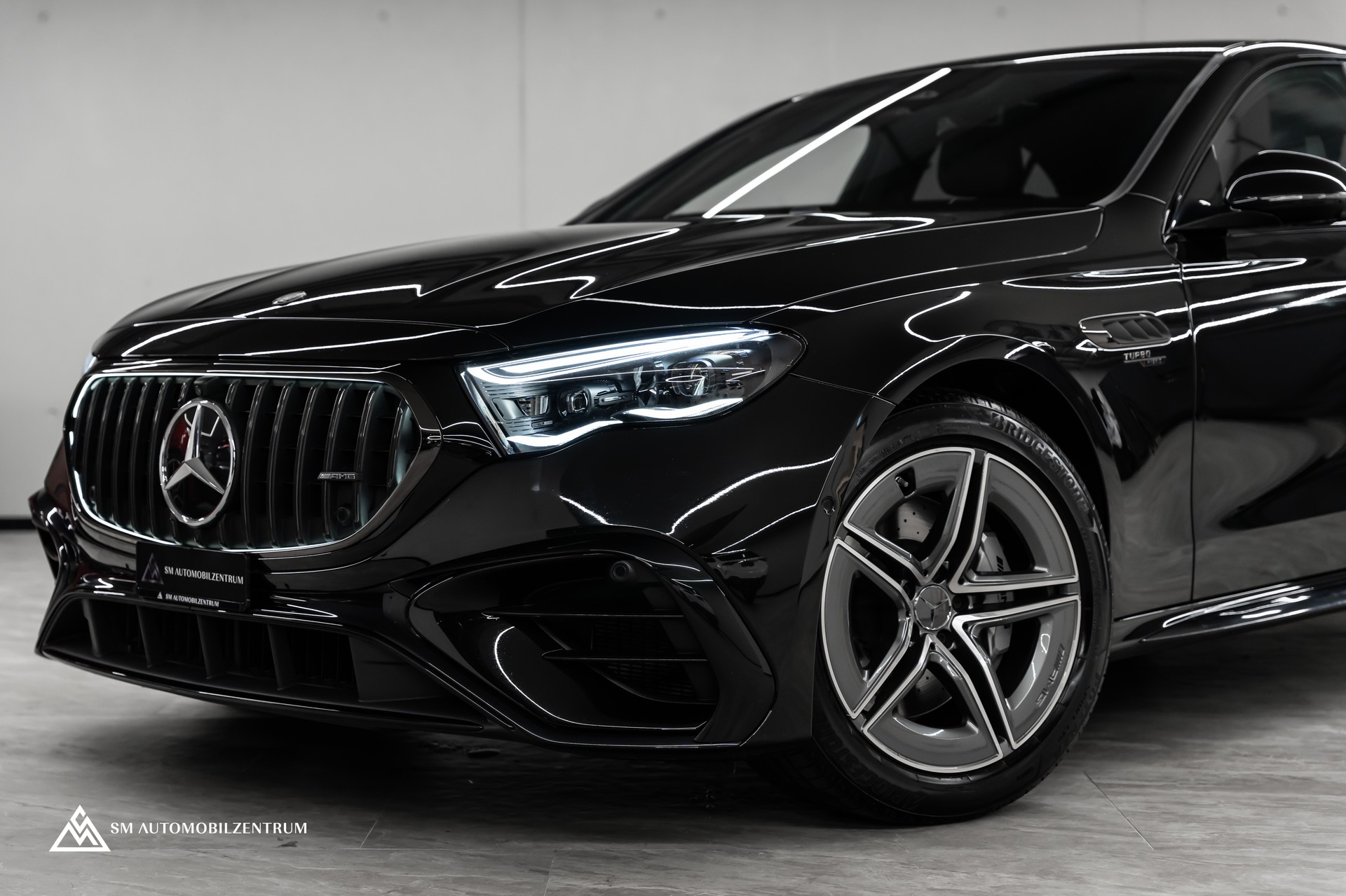 MERCEDES-BENZ E 53 Hybrid AMG 4matic+ 9G-Tronic / 360° / Burmester / Night Paket II / AHK-image-4