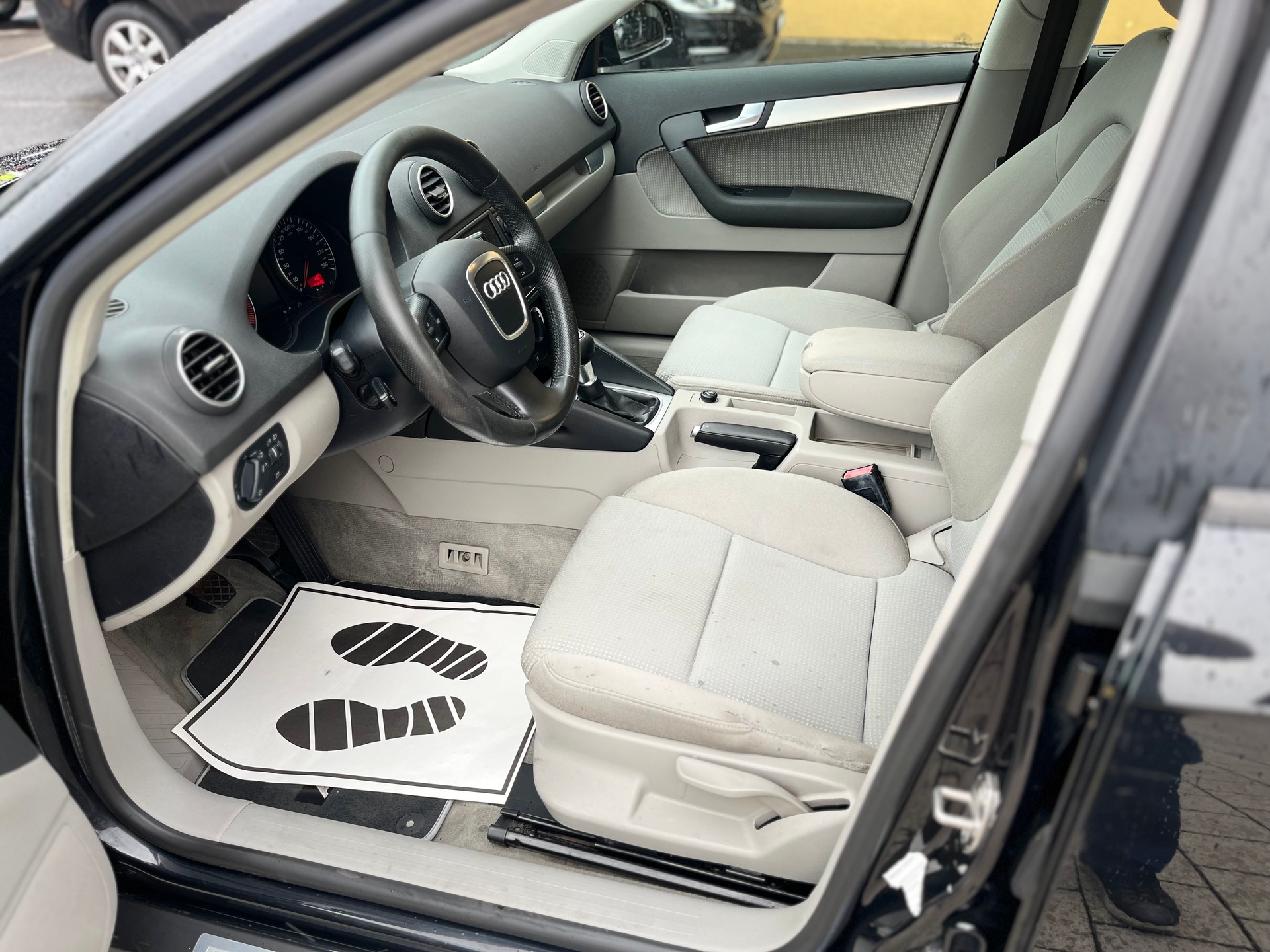 AUDI A3 Sportback 1.8 Turbo FSI Ambition-image-6