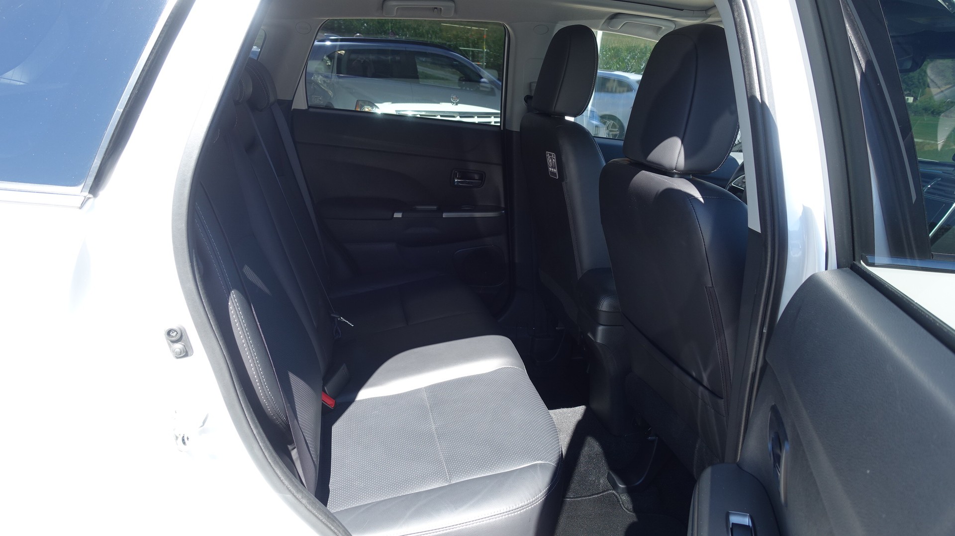 MITSUBISHI ASX 2.0 Diamond Swiss 4WD Automat-image-13