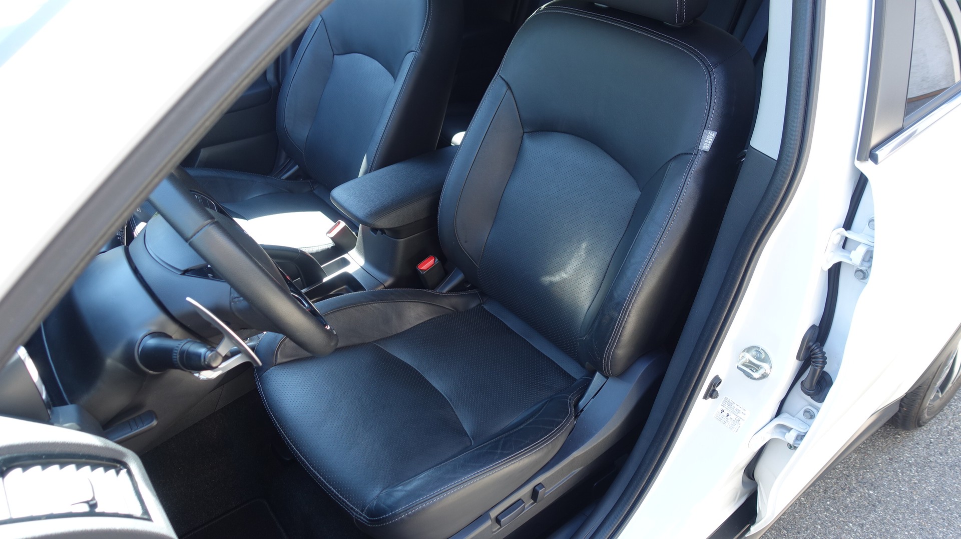 MITSUBISHI ASX 2.0 Diamond Swiss 4WD Automat-image-9