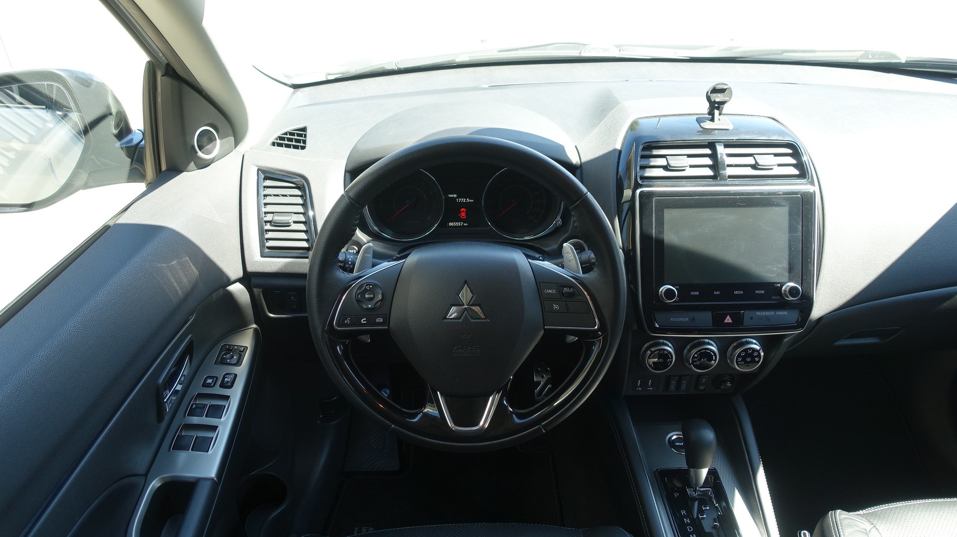 MITSUBISHI ASX 2.0 Diamond Swiss 4WD Automat-image-10