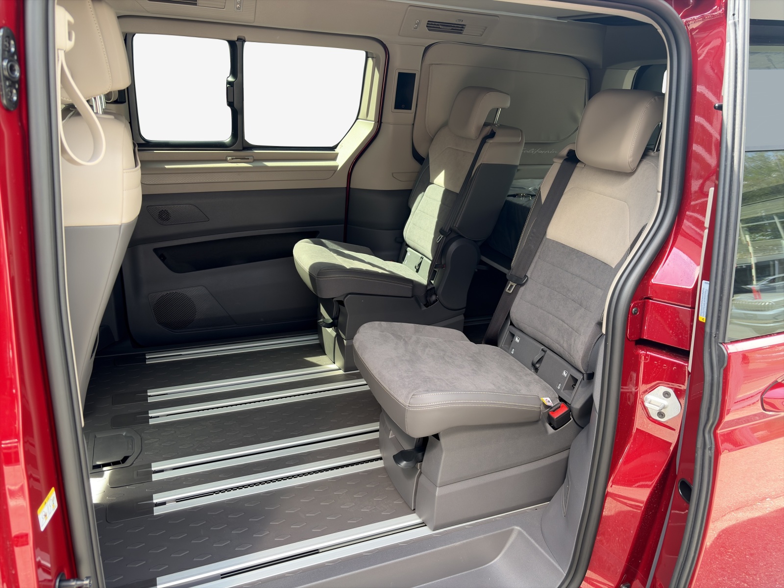 VW California Beach Tour Liberty 177PS eHyb DSG 4Motion-image-11