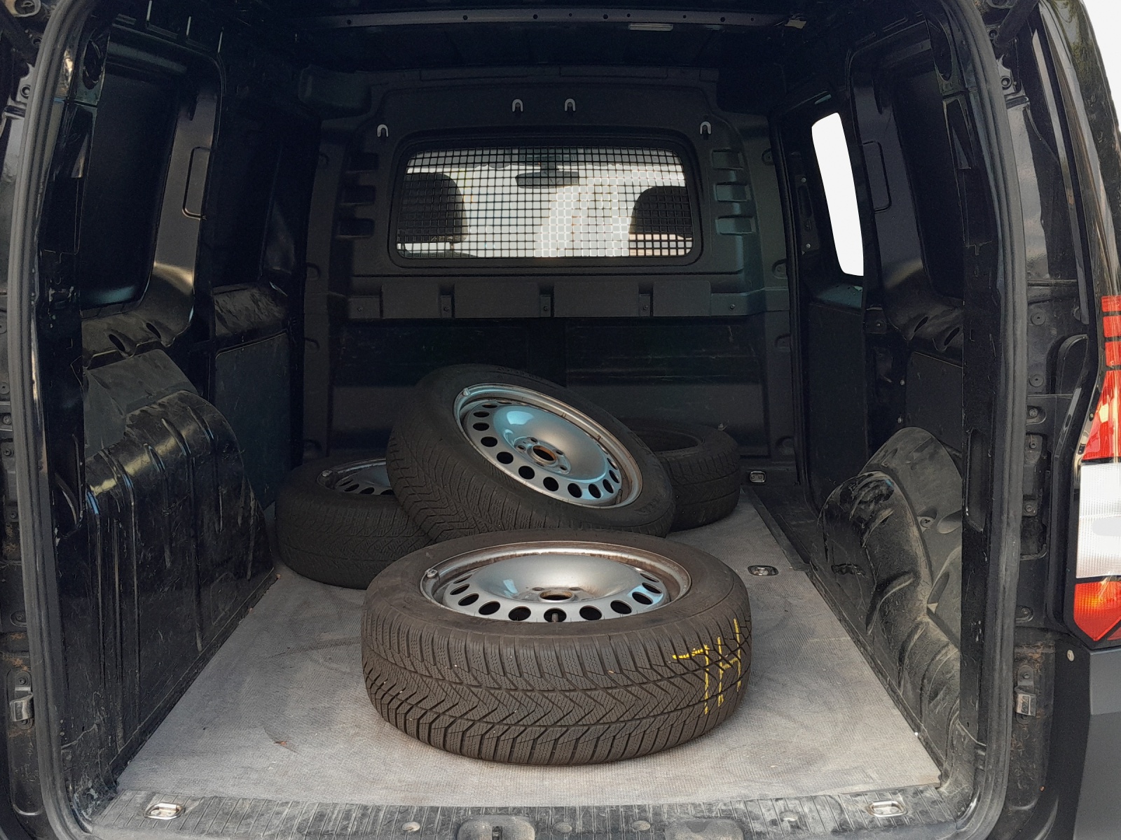 VW Caddy Cargo 2.0TDI Maxi 4Motion-image-12