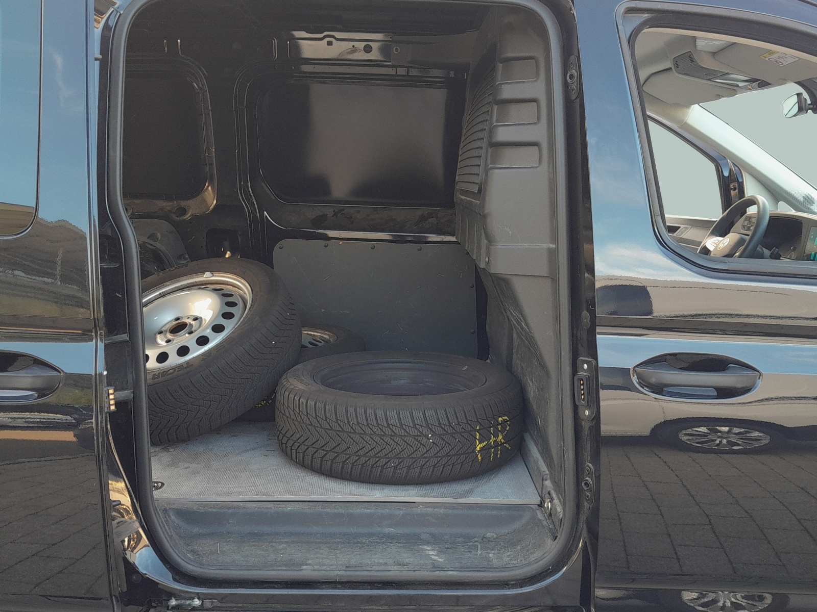 VW Caddy Cargo 2.0TDI Maxi 4Motion-image-14