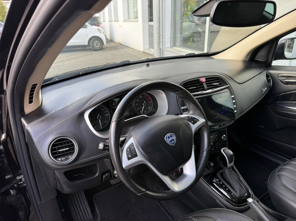 LANCIA Delta 1.8 Turbo-Jet Oro Sportronic-image-8