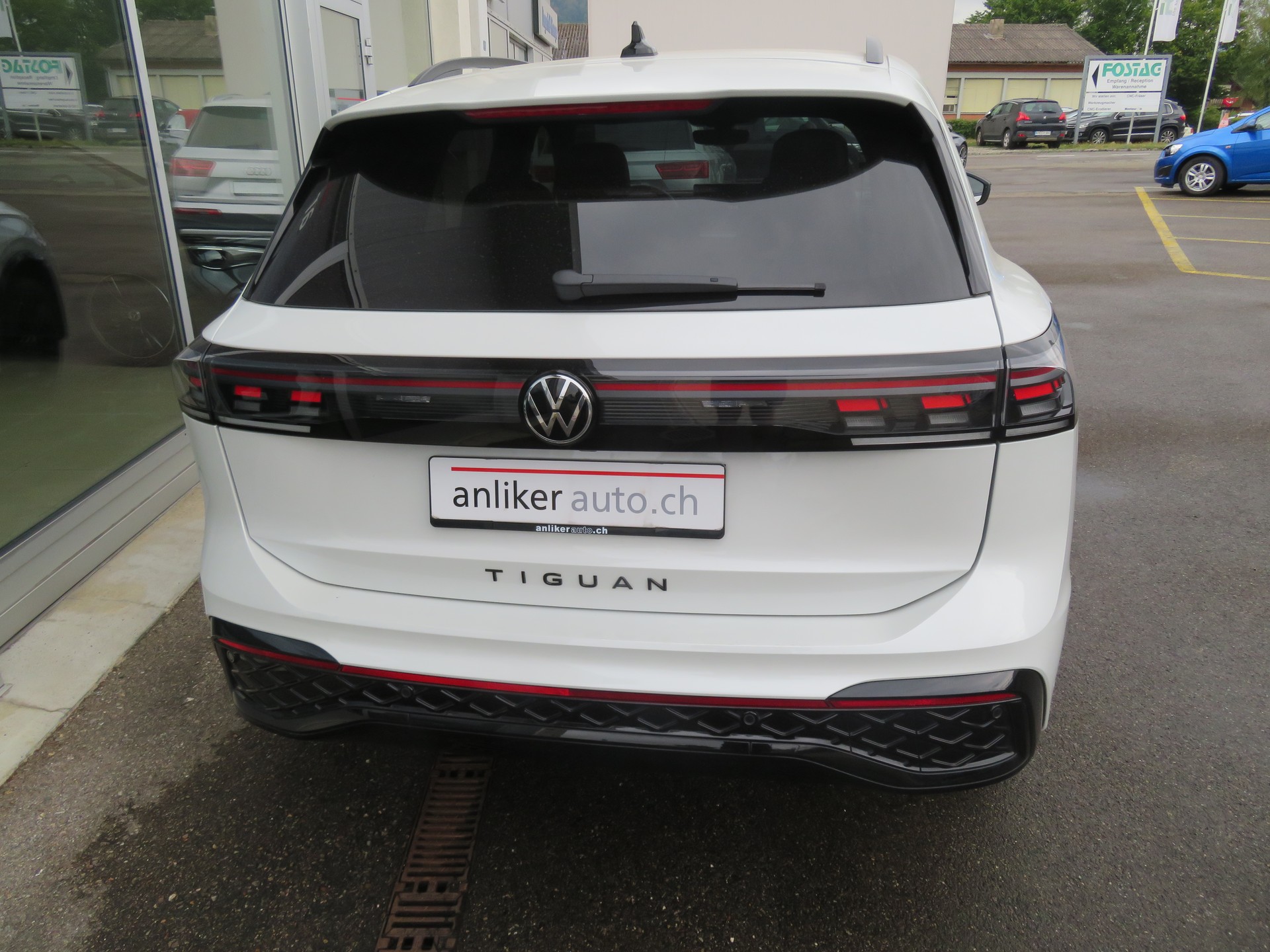 VW Tiguan 2.0 TSI DSG R-Line 4Motion-image-2