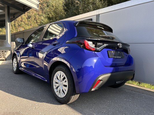 TOYOTA Yaris 1.5 Comfort e-CVT-image-3