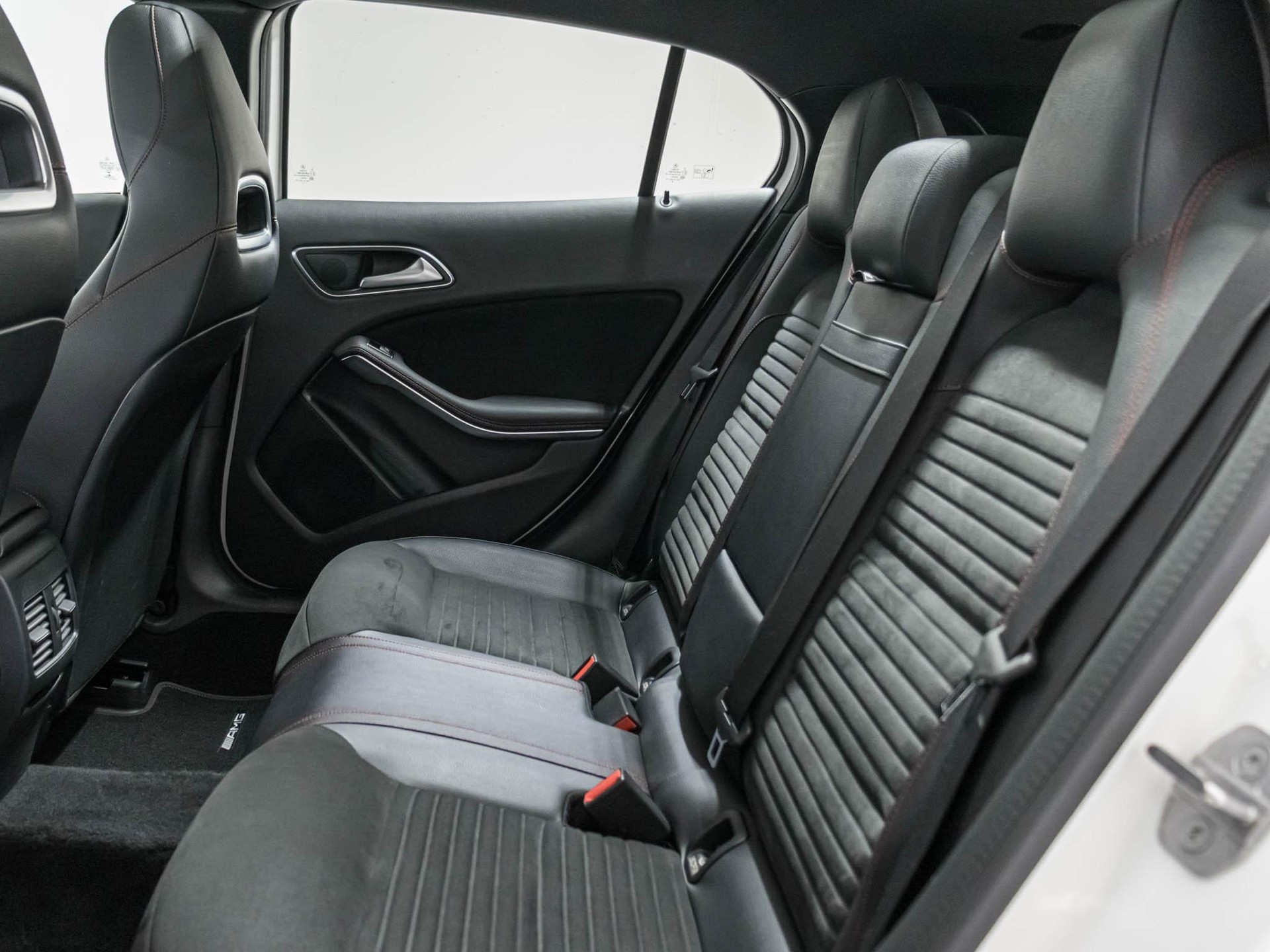 MERCEDES-BENZ GLA 250 4MATIC-image-7