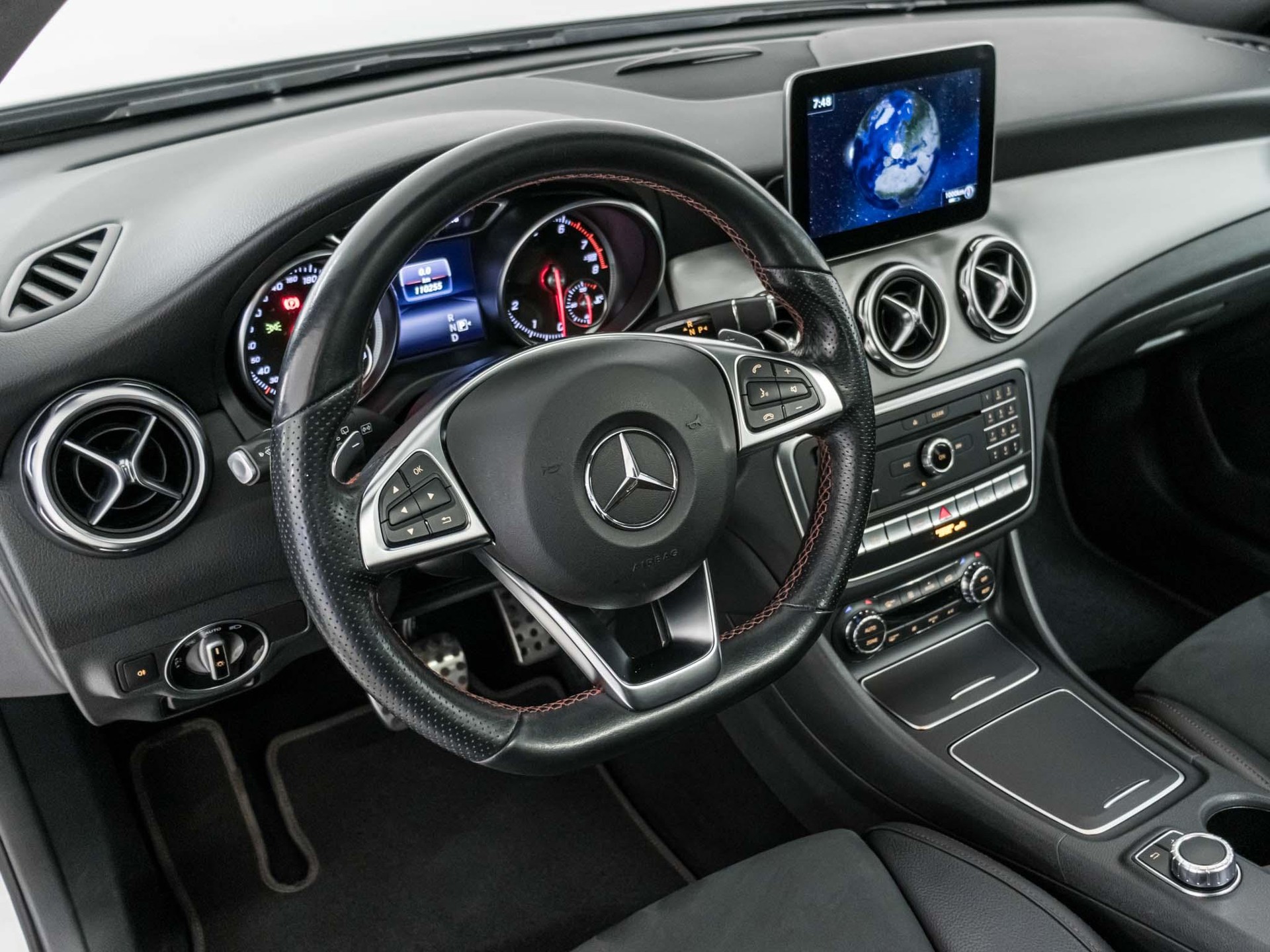 MERCEDES-BENZ GLA 250 4MATIC-image-9