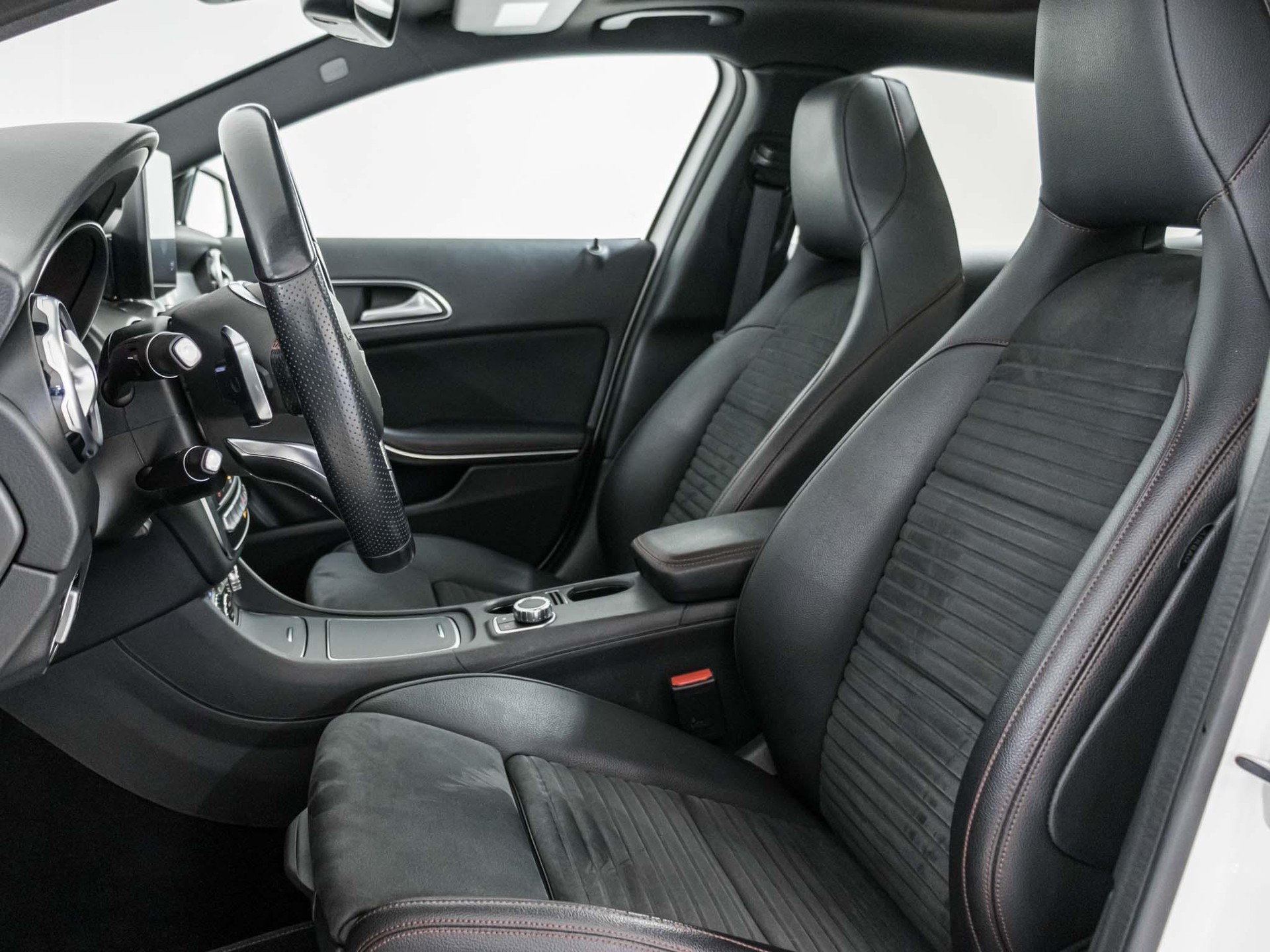 MERCEDES-BENZ GLA 250 4MATIC-image-6